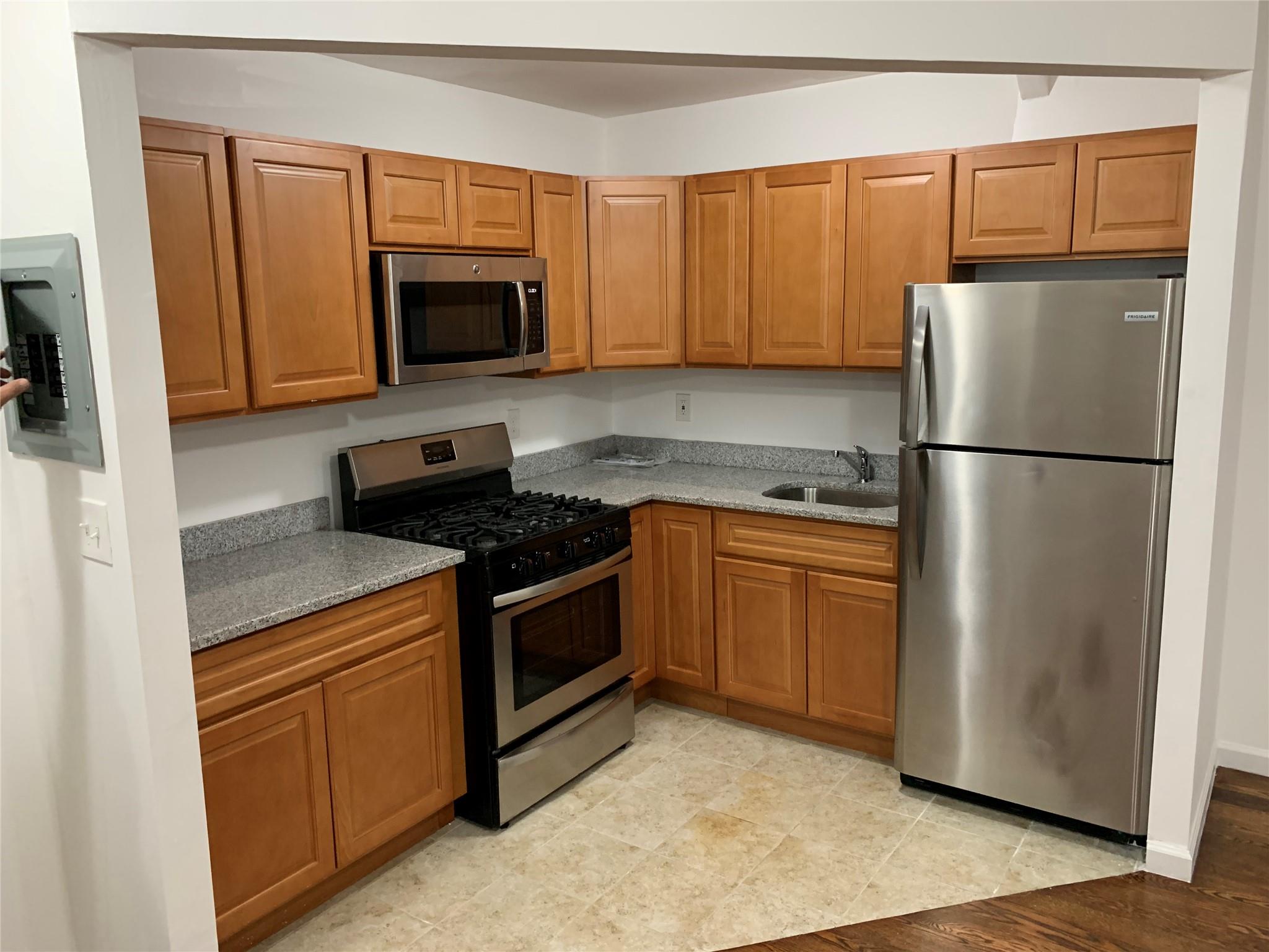 #4 photo, 253 E 206th Street, ブロンクス区 Bronx , NY 10467