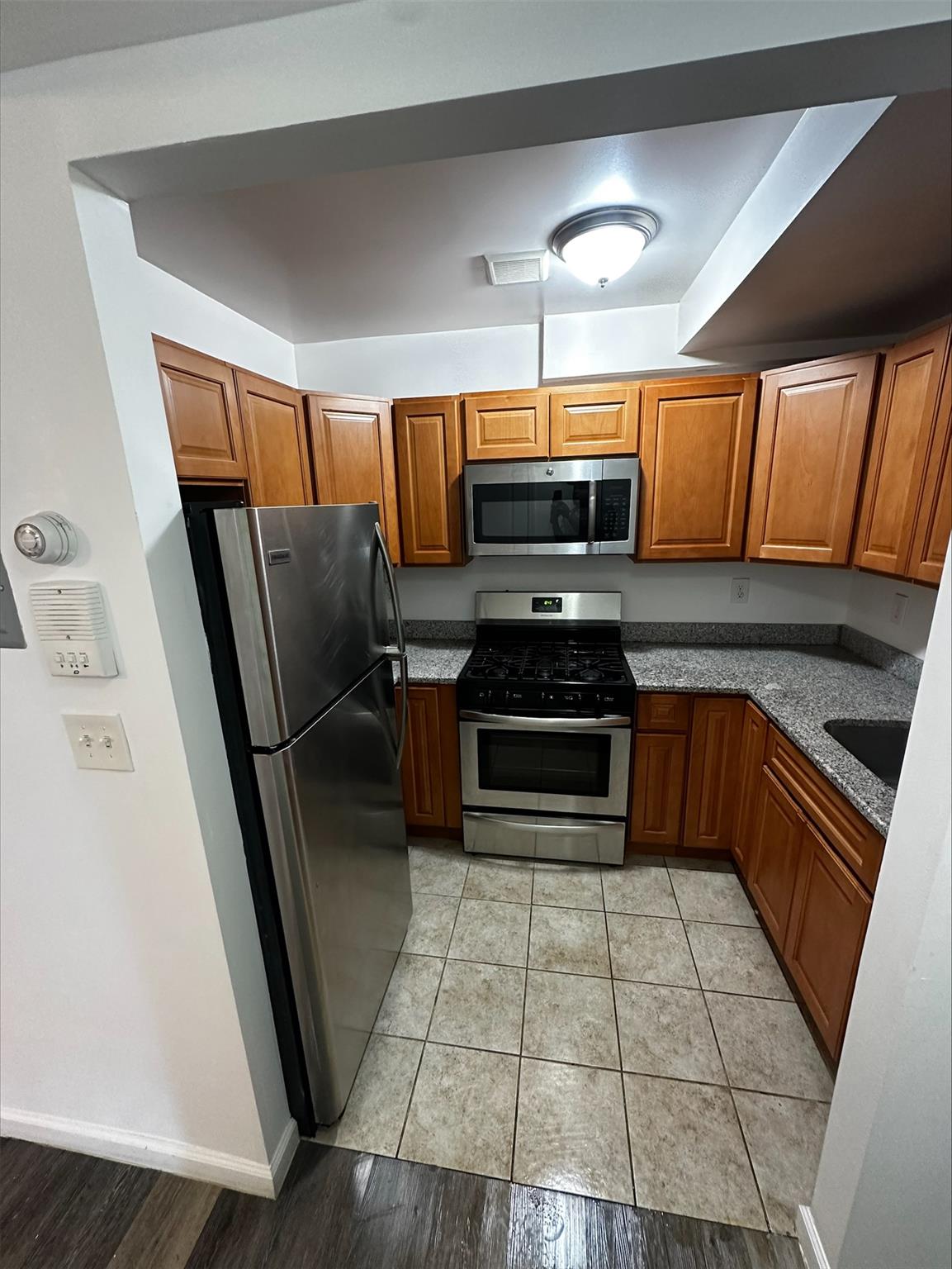 #5 photo, 253 E 206th Street, ブロンクス区 Bronx , NY 10467