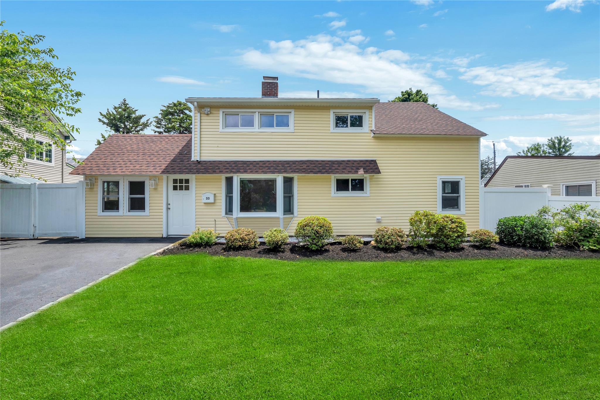 #1 photo, 33 Beacon Lane, Hicksville , NY 11801