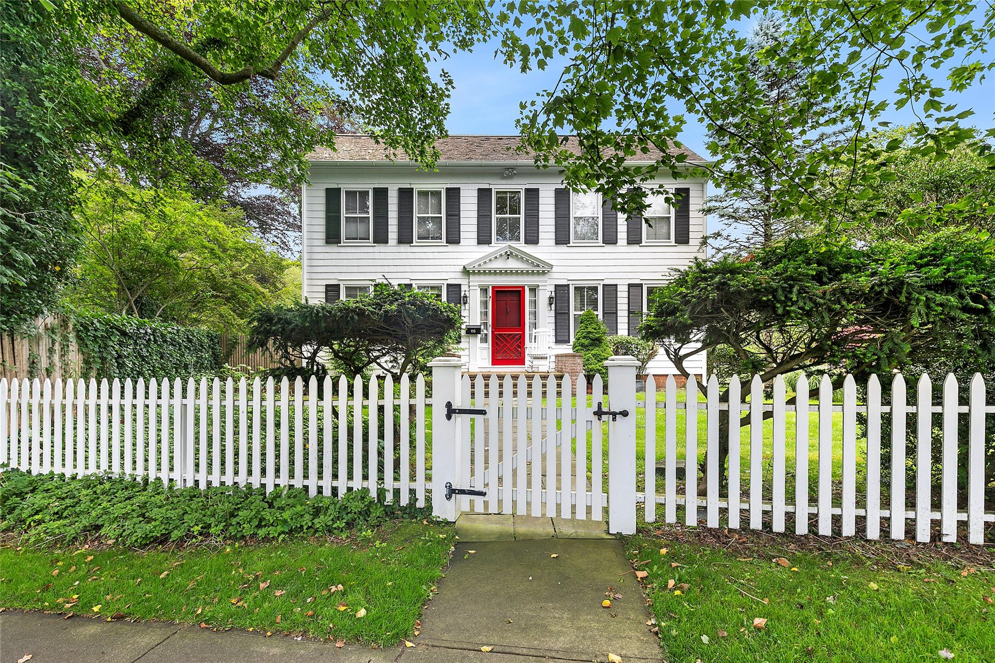 #1 photo, 195 Main Street, East Hampton , NY 11937