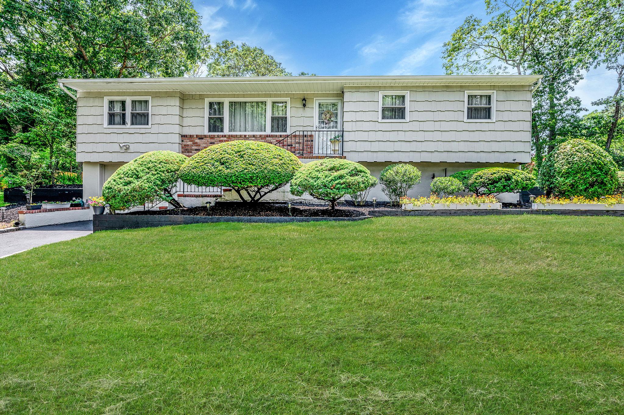 #1 photo, 84 Fanning Avenue, Hampton Bays , NY 11946