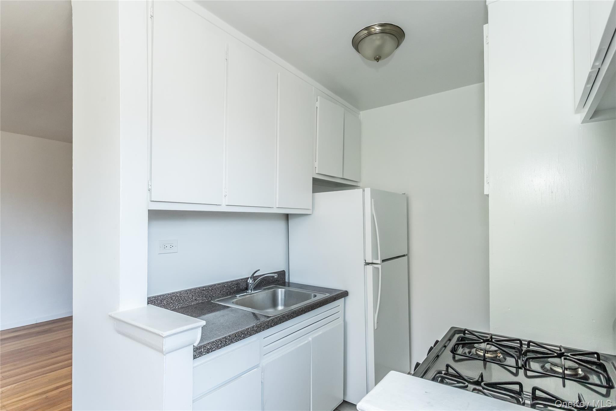 #10 photo, 102-30 Queens Boulevard, クイーンズ区 Forest Hills , NY 11375