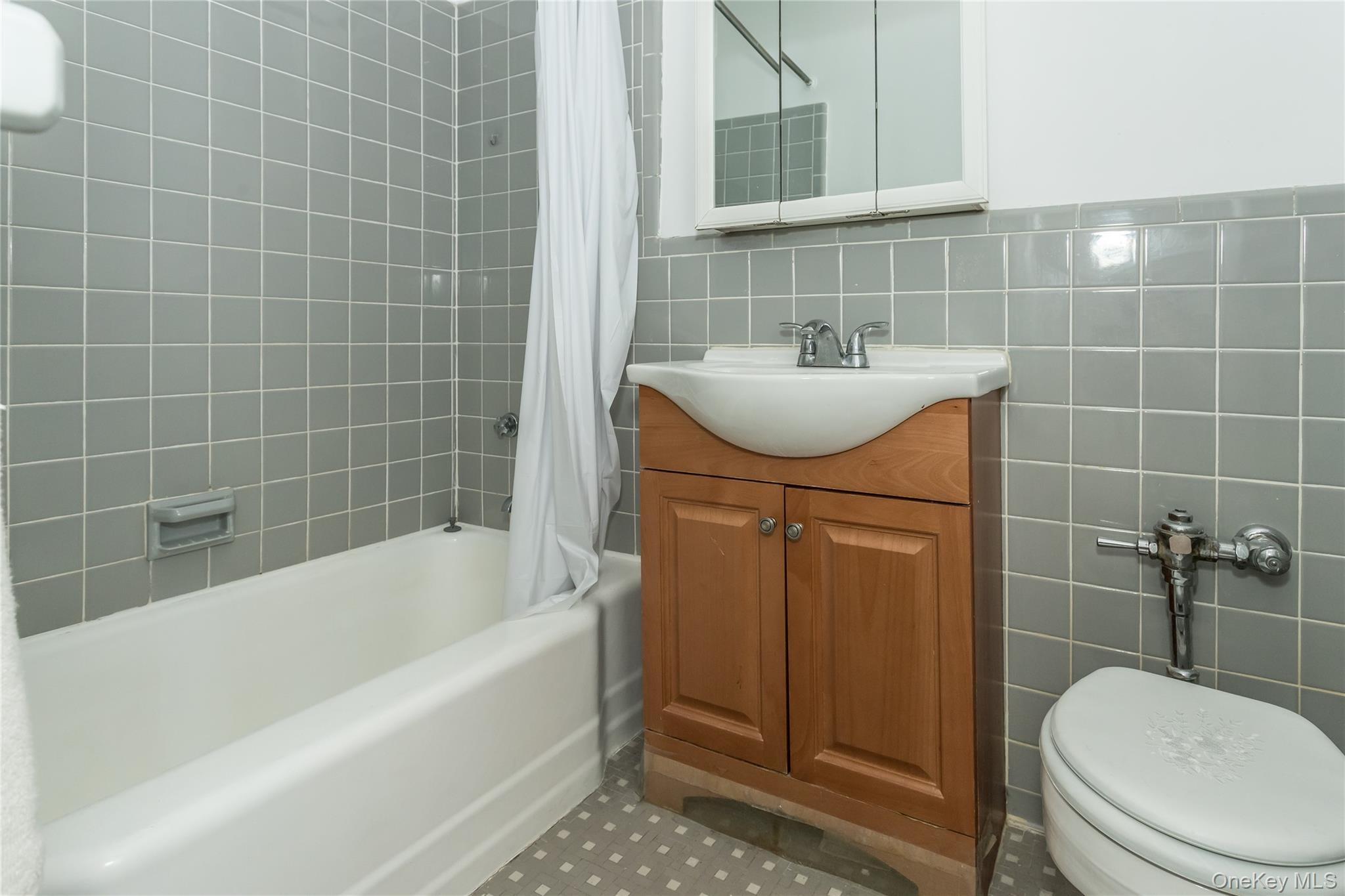 #12 photo, 102-30 Queens Boulevard, クイーンズ区 Forest Hills , NY 11375