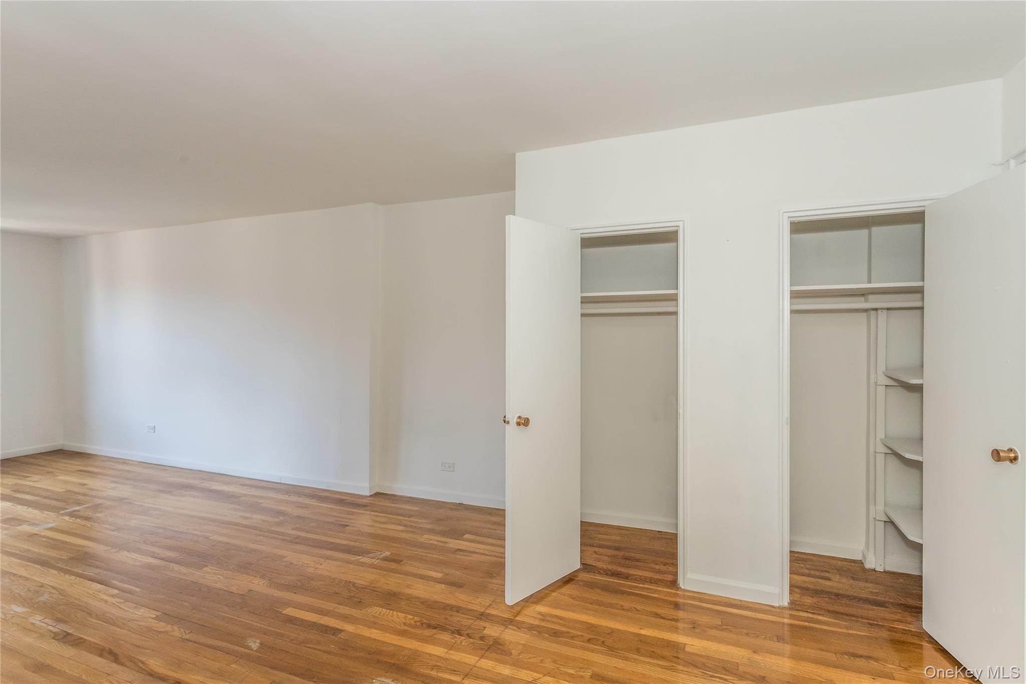 #13 photo, 102-30 Queens Boulevard, クイーンズ区 Forest Hills , NY 11375