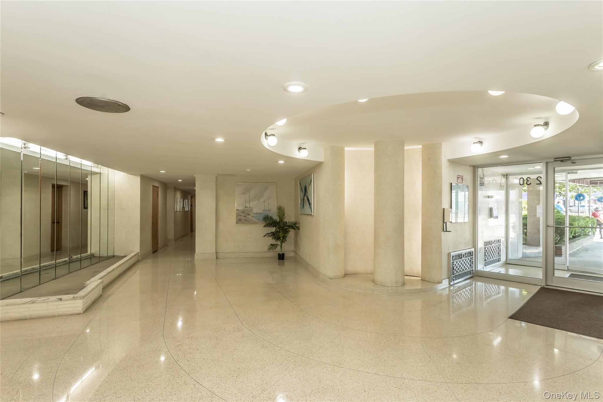 #15 photo, 102-30 Queens Boulevard, クイーンズ区 Forest Hills , NY 11375