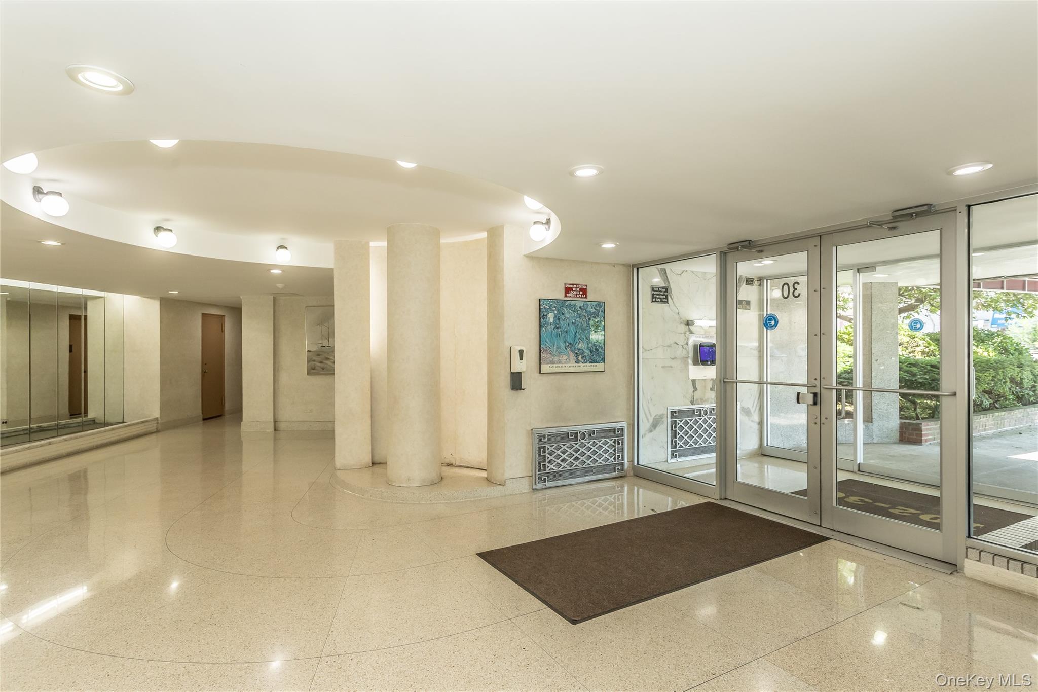 #16 photo, 102-30 Queens Boulevard, クイーンズ区 Forest Hills , NY 11375