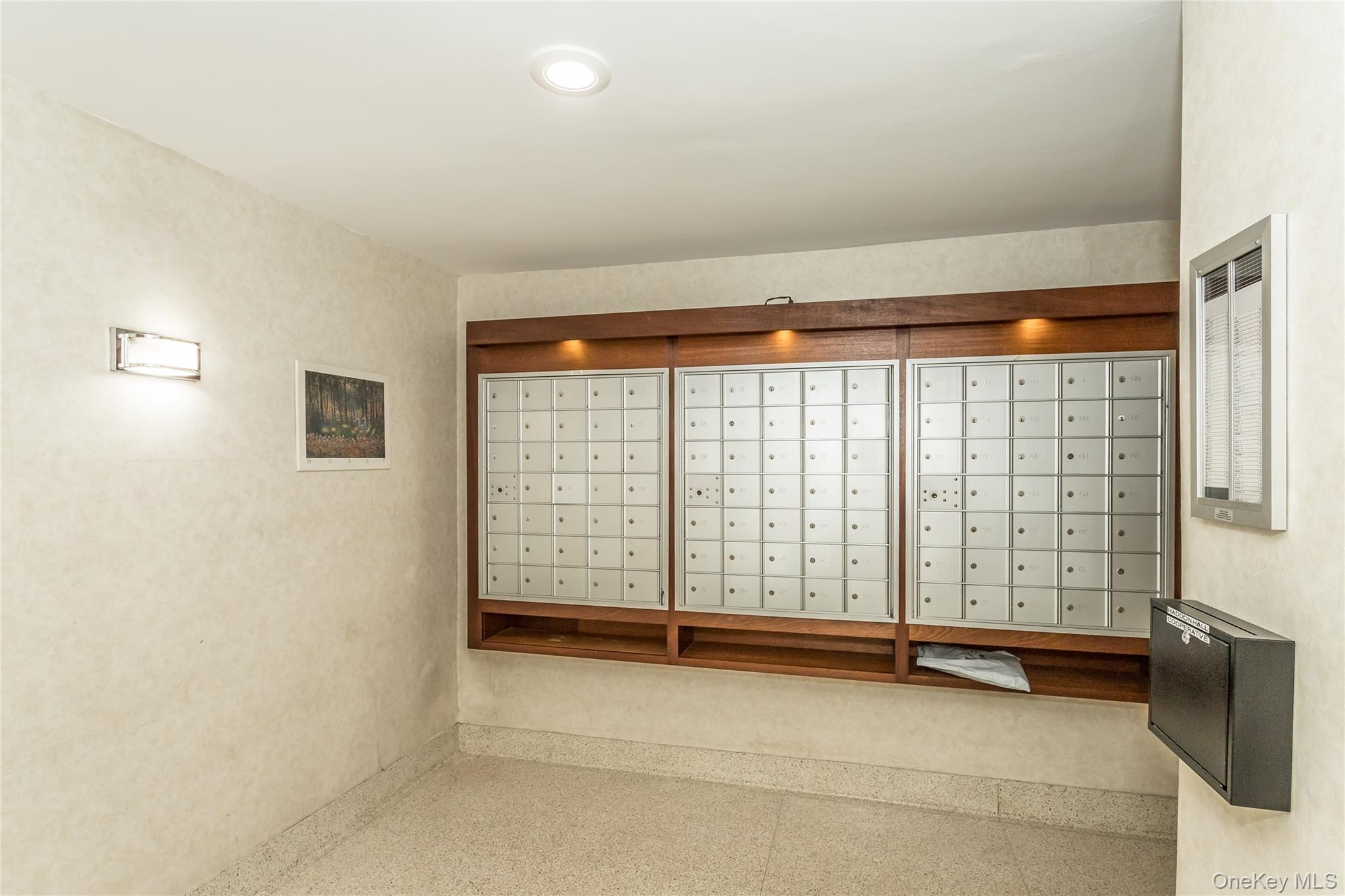 #17 photo, 102-30 Queens Boulevard, クイーンズ区 Forest Hills , NY 11375