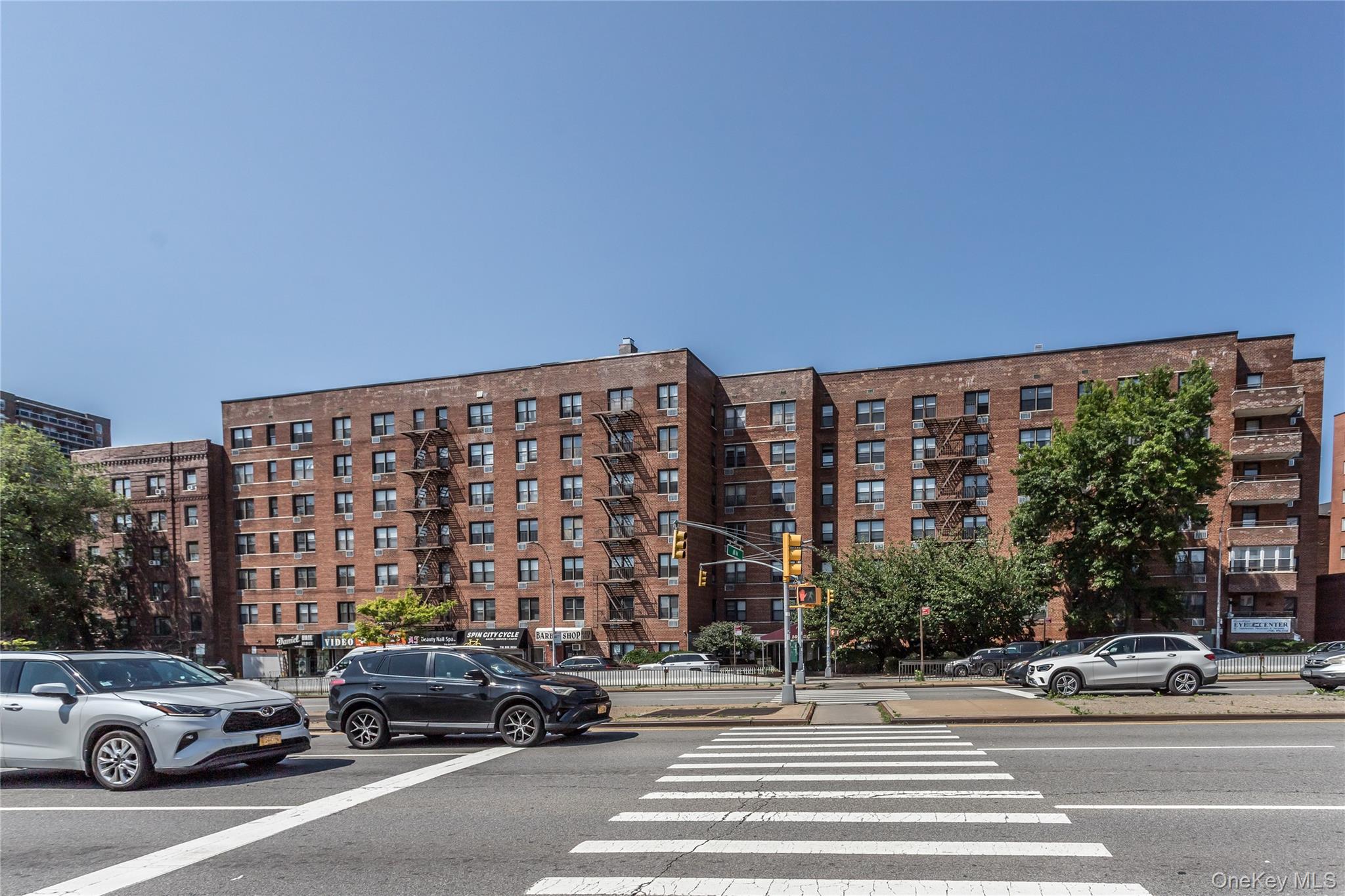 #2 photo, 102-30 Queens Boulevard, クイーンズ区 Forest Hills , NY 11375