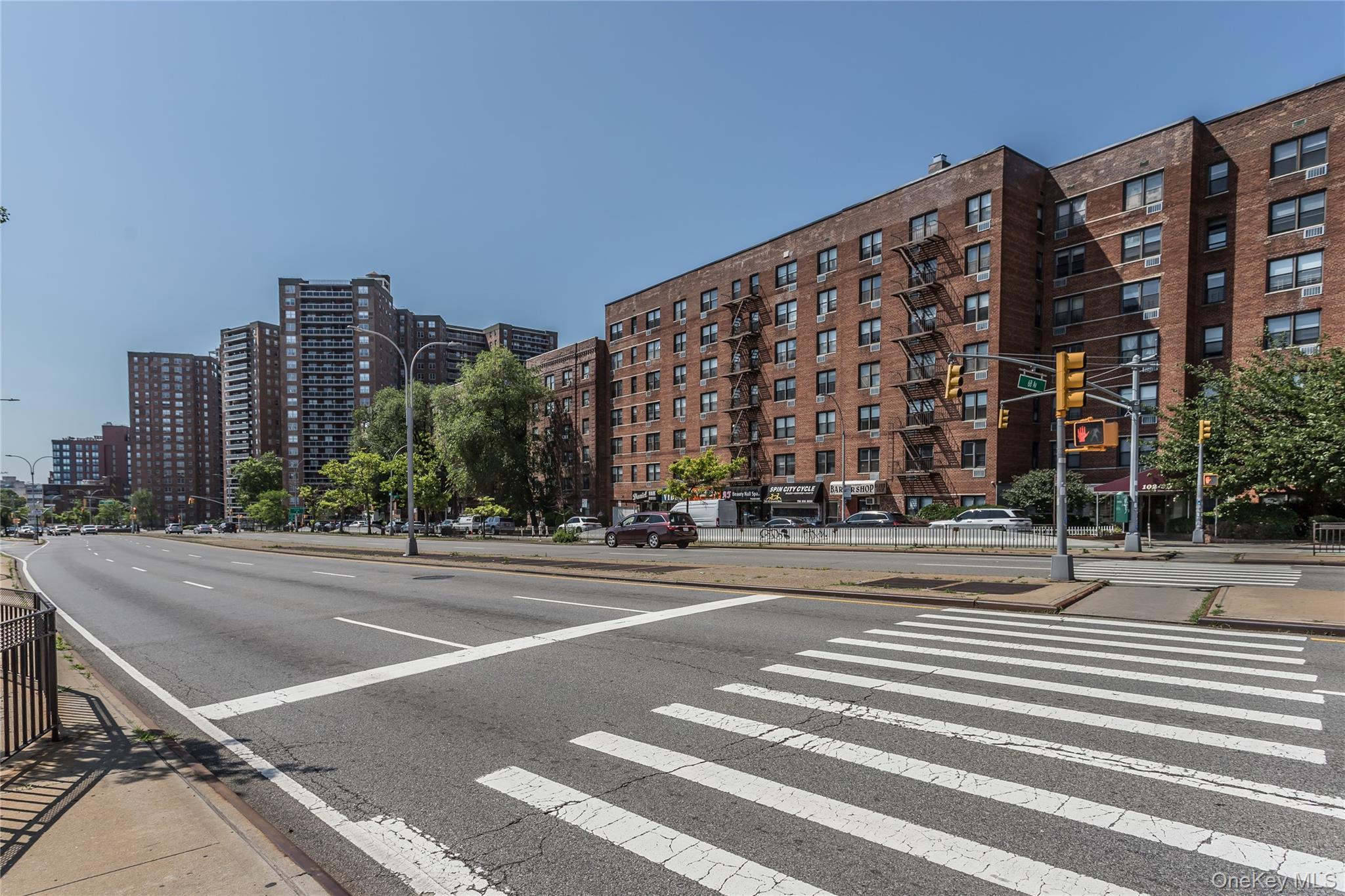 #4 photo, 102-30 Queens Boulevard, クイーンズ区 Forest Hills , NY 11375