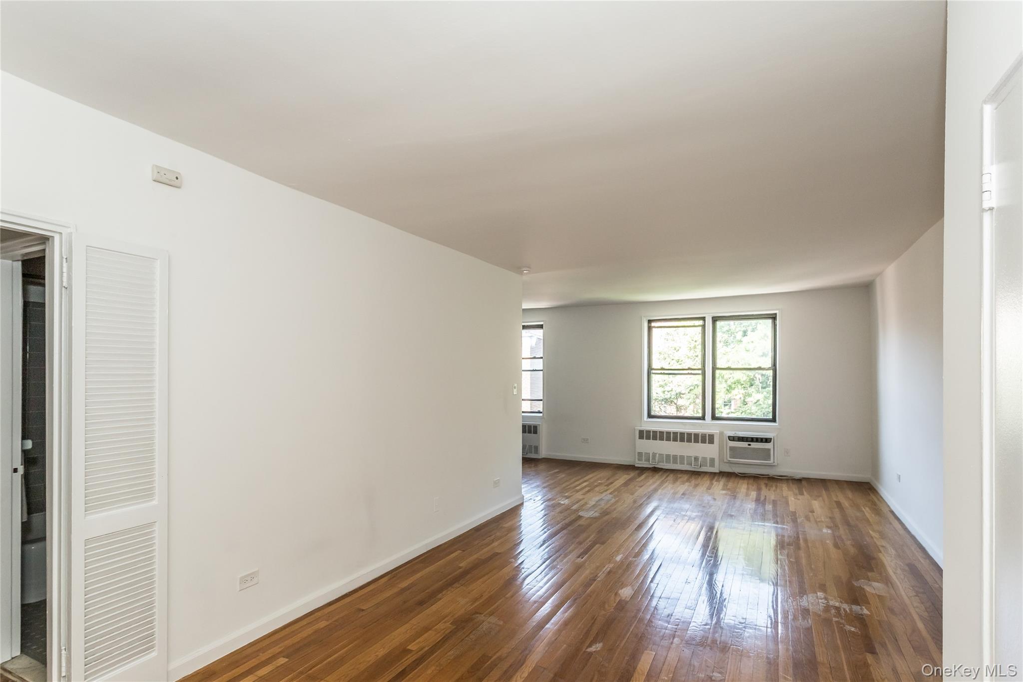 #6 photo, 102-30 Queens Boulevard, クイーンズ区 Forest Hills , NY 11375