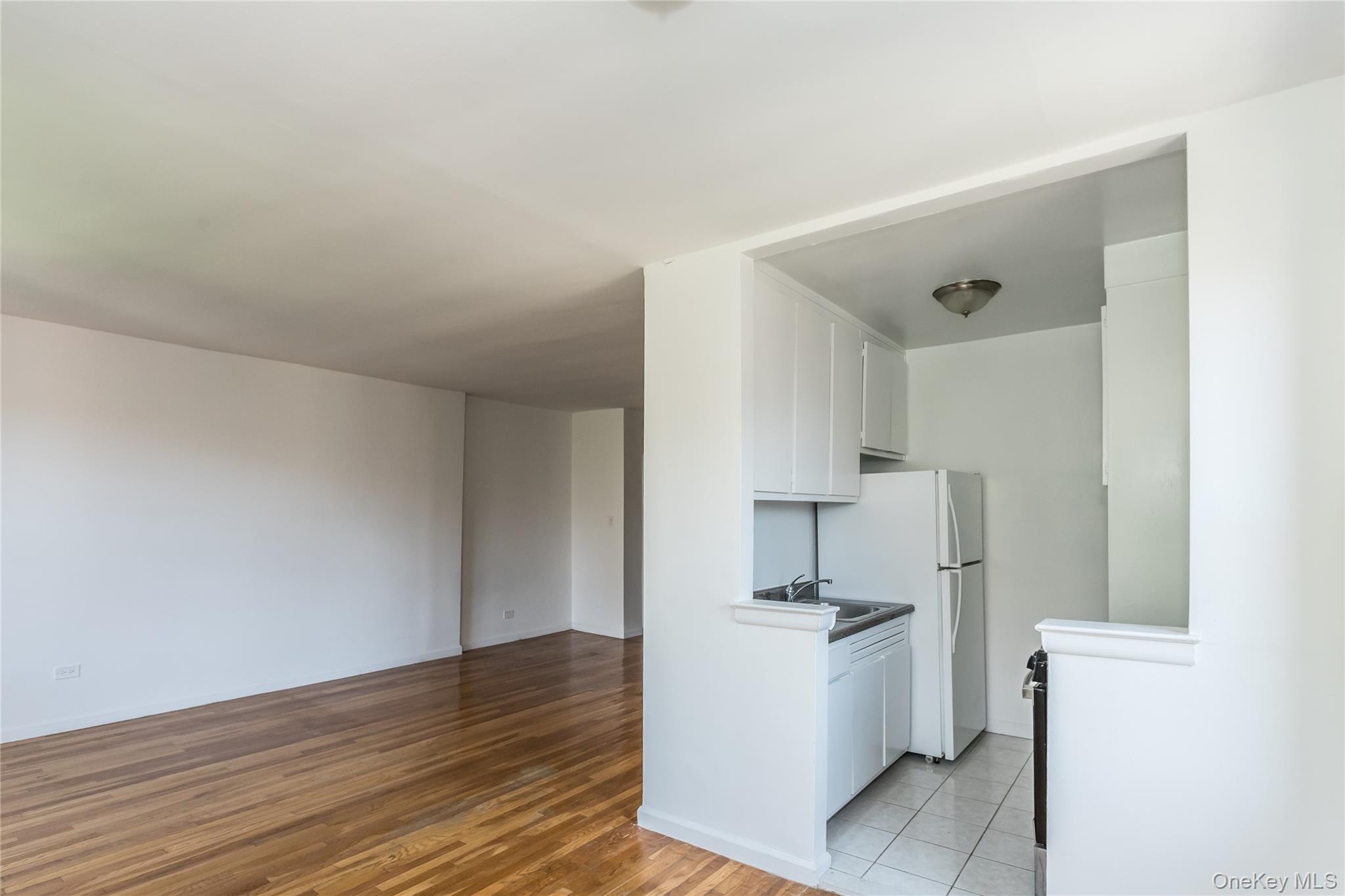 #8 photo, 102-30 Queens Boulevard, クイーンズ区 Forest Hills , NY 11375