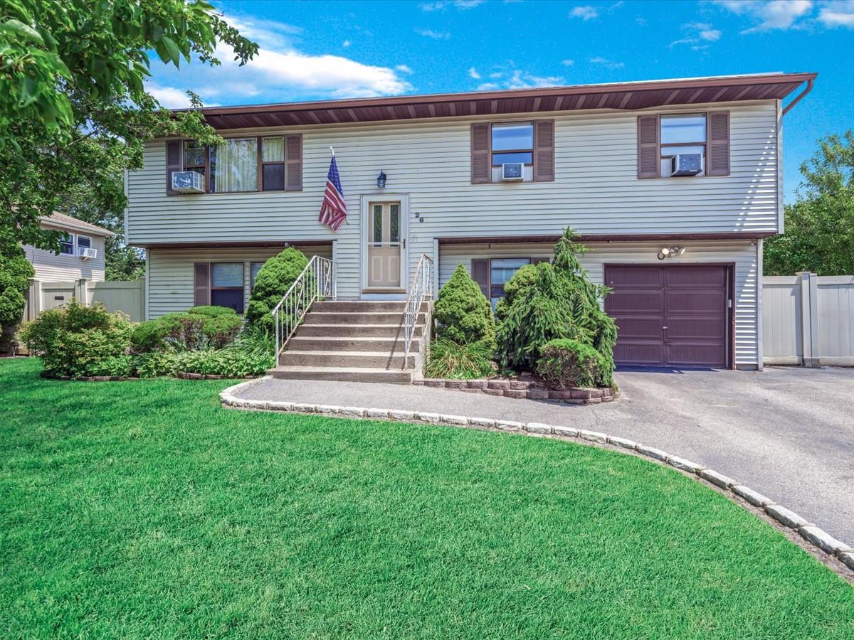 #1 photo, 26 S Shore Court, Islip , NY 11751