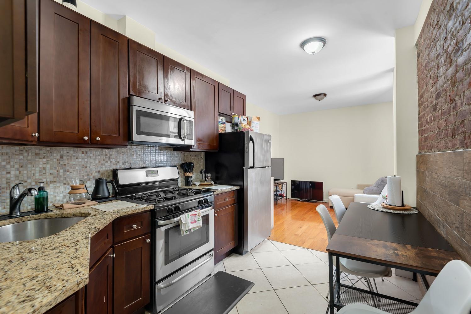 #2 photo, 41-11 28th Avenue, クイーンズ区 Astoria , NY 11103