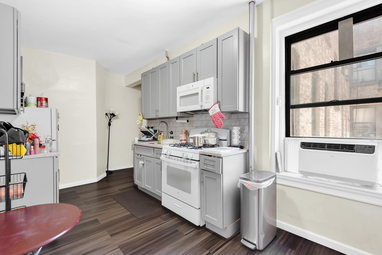 #3 photo, 41-11 28th Avenue, クイーンズ区 Astoria , NY 11103