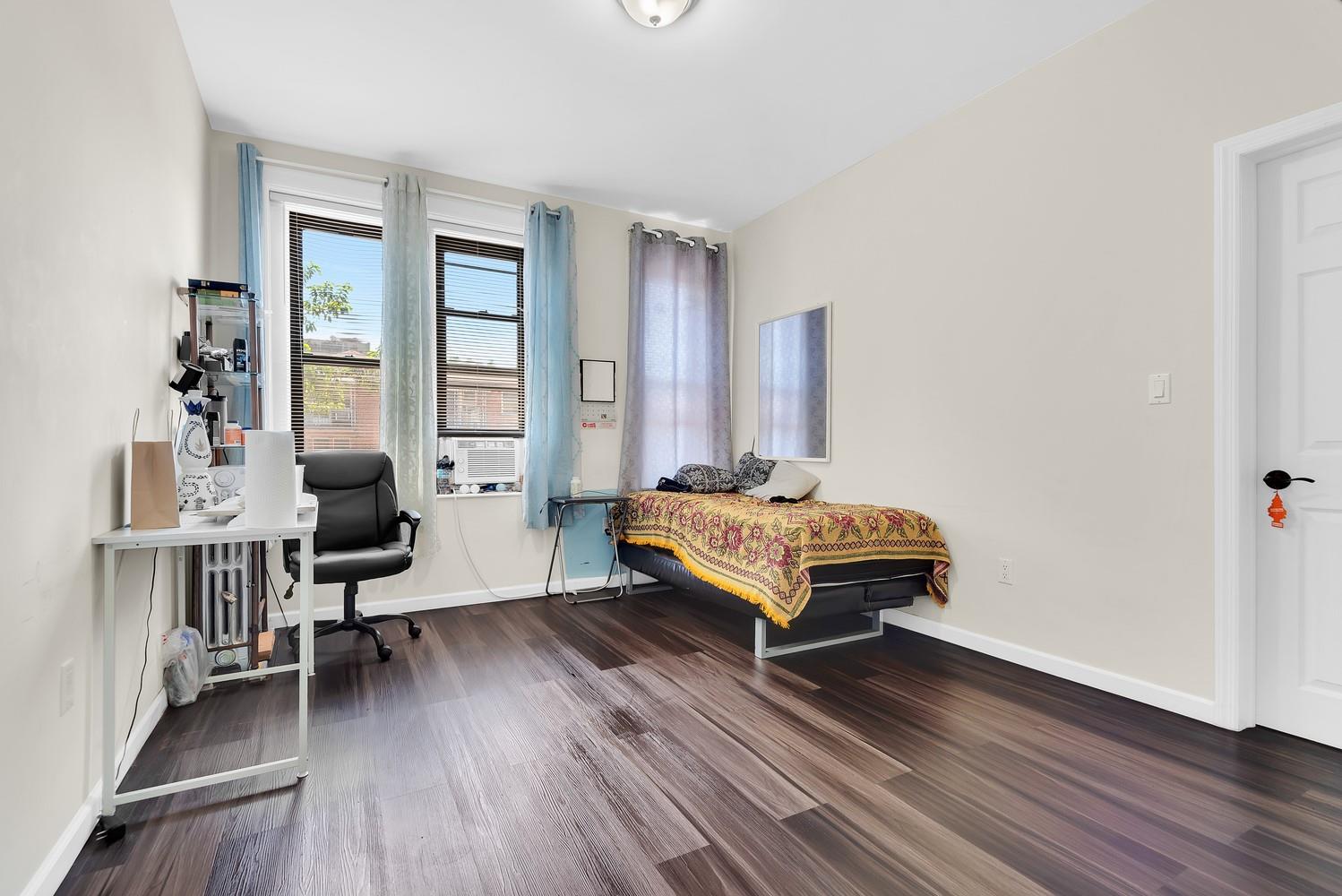 #4 photo, 41-11 28th Avenue, クイーンズ区 Astoria , NY 11103