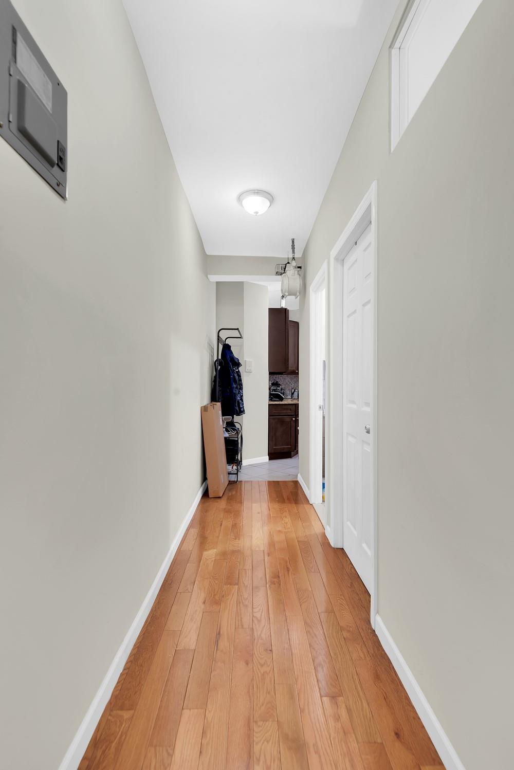 #7 photo, 41-11 28th Avenue, クイーンズ区 Astoria , NY 11103