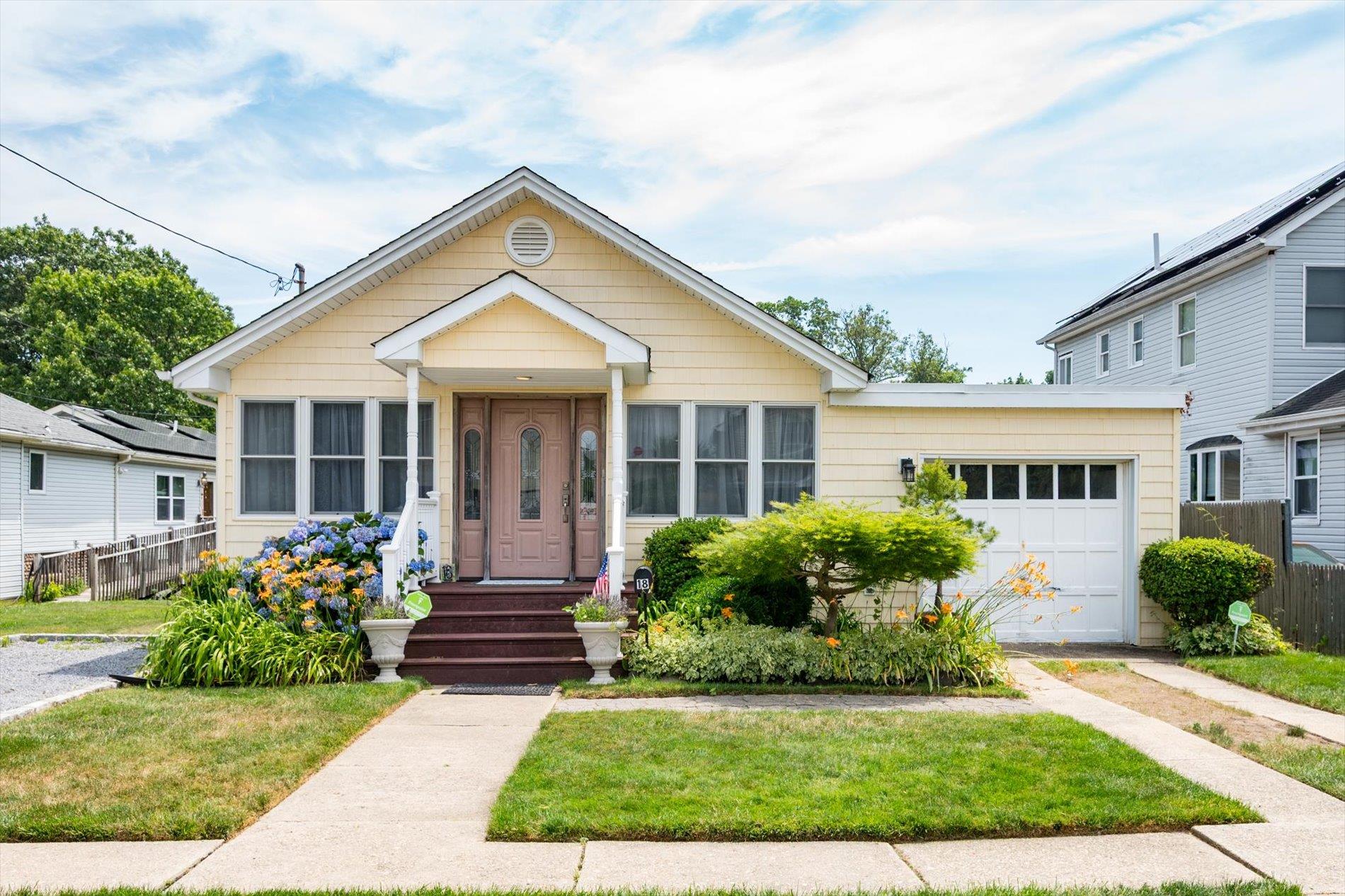 #1 photo, 18 Wall Street, 東長島 Farmingdale , NY 11735