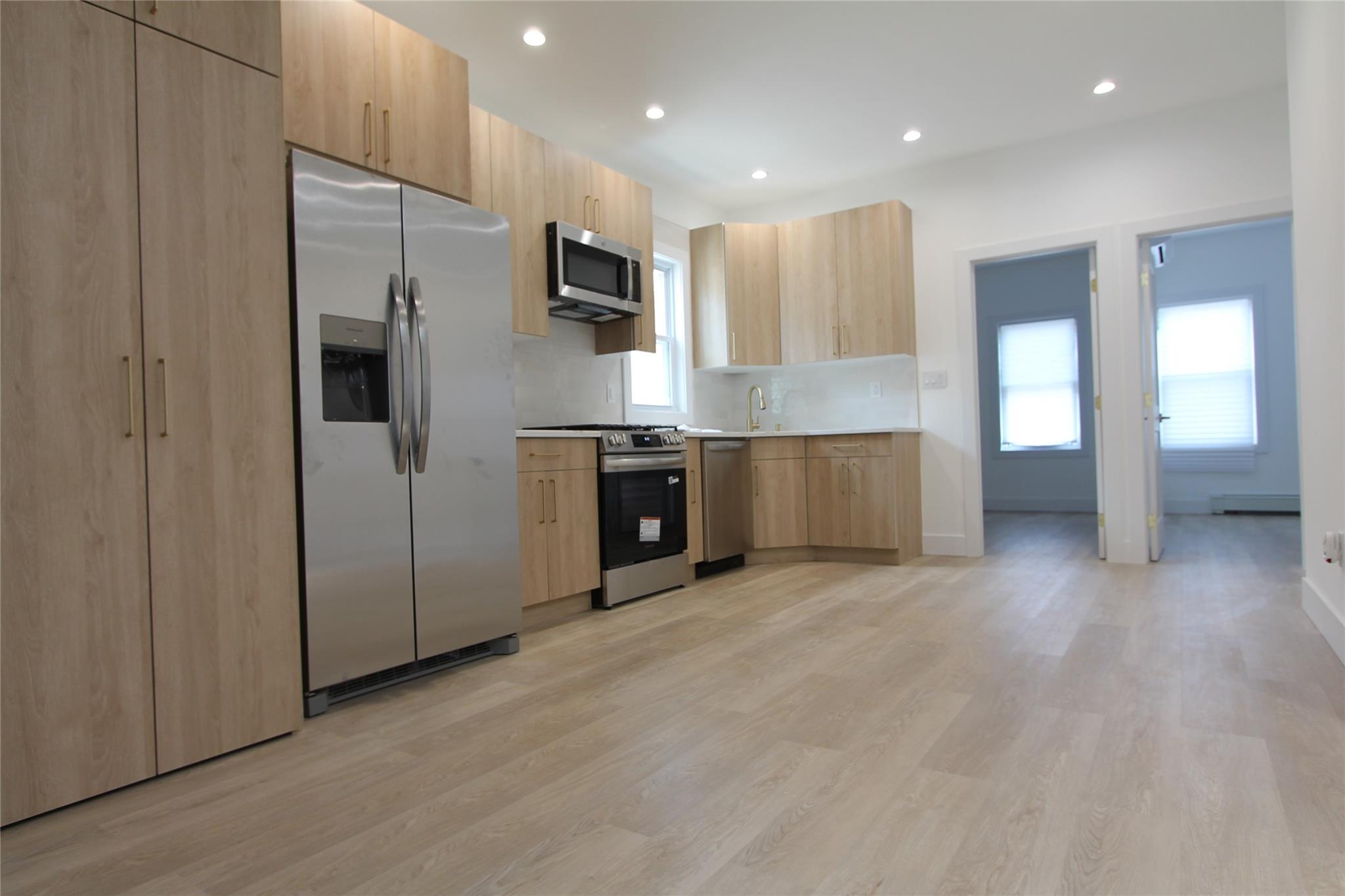 #16 photo, 79-31 69th Avenue, 皇后區 中村 Middle Village , NY 11379