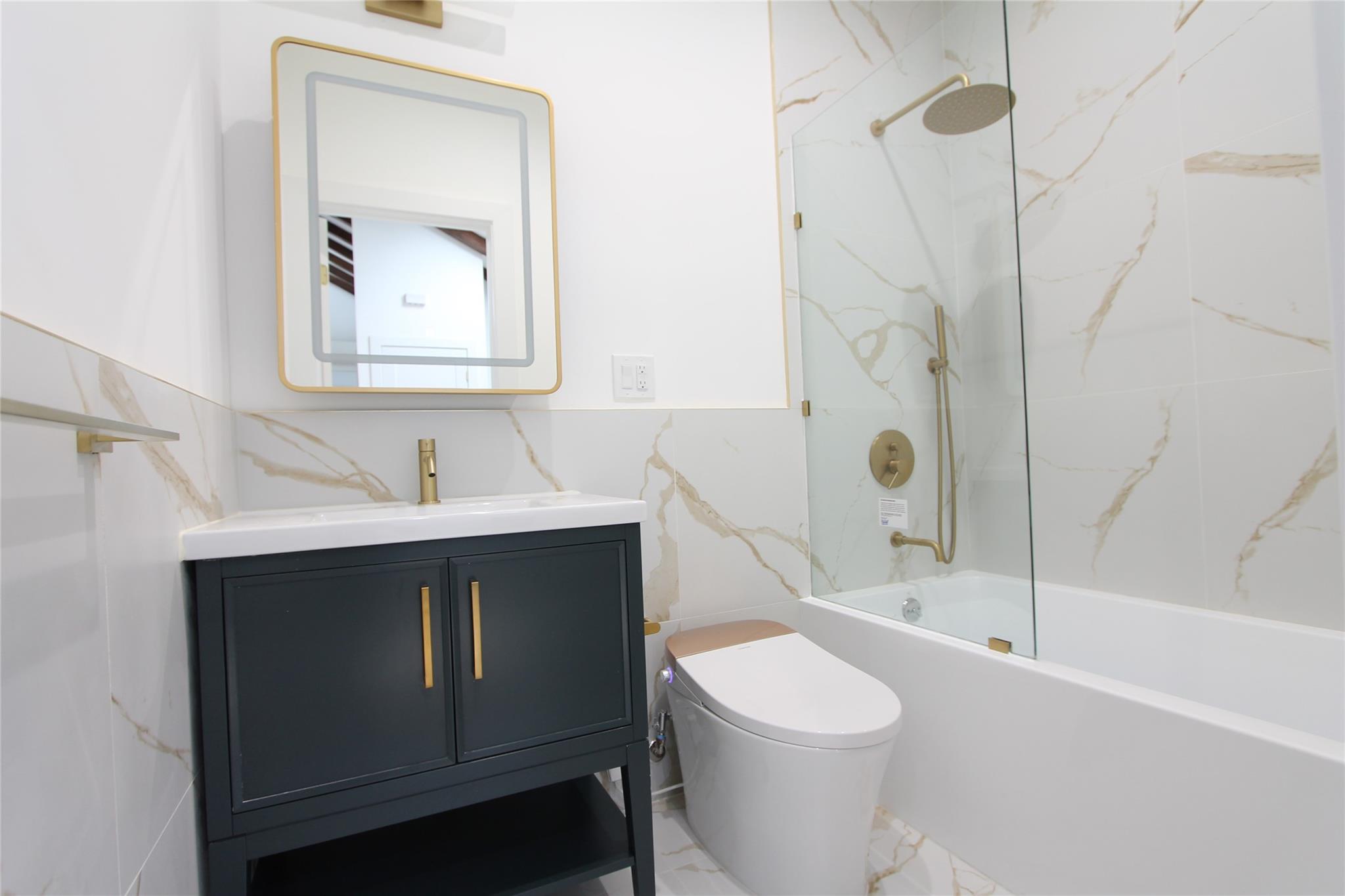 #18 photo, 79-31 69th Avenue, 皇后區 中村 Middle Village , NY 11379