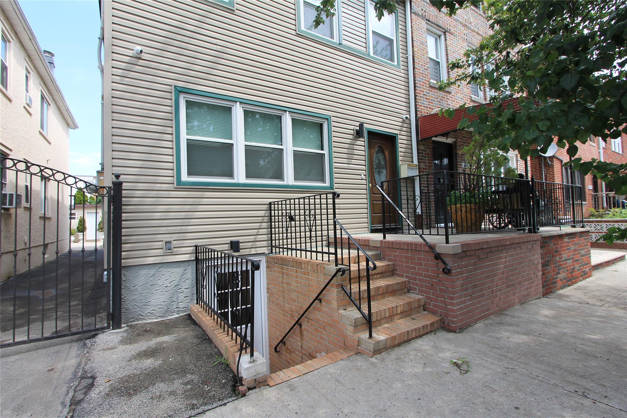 #2 photo, 79-31 69th Avenue, 皇后區 中村 Middle Village , NY 11379
