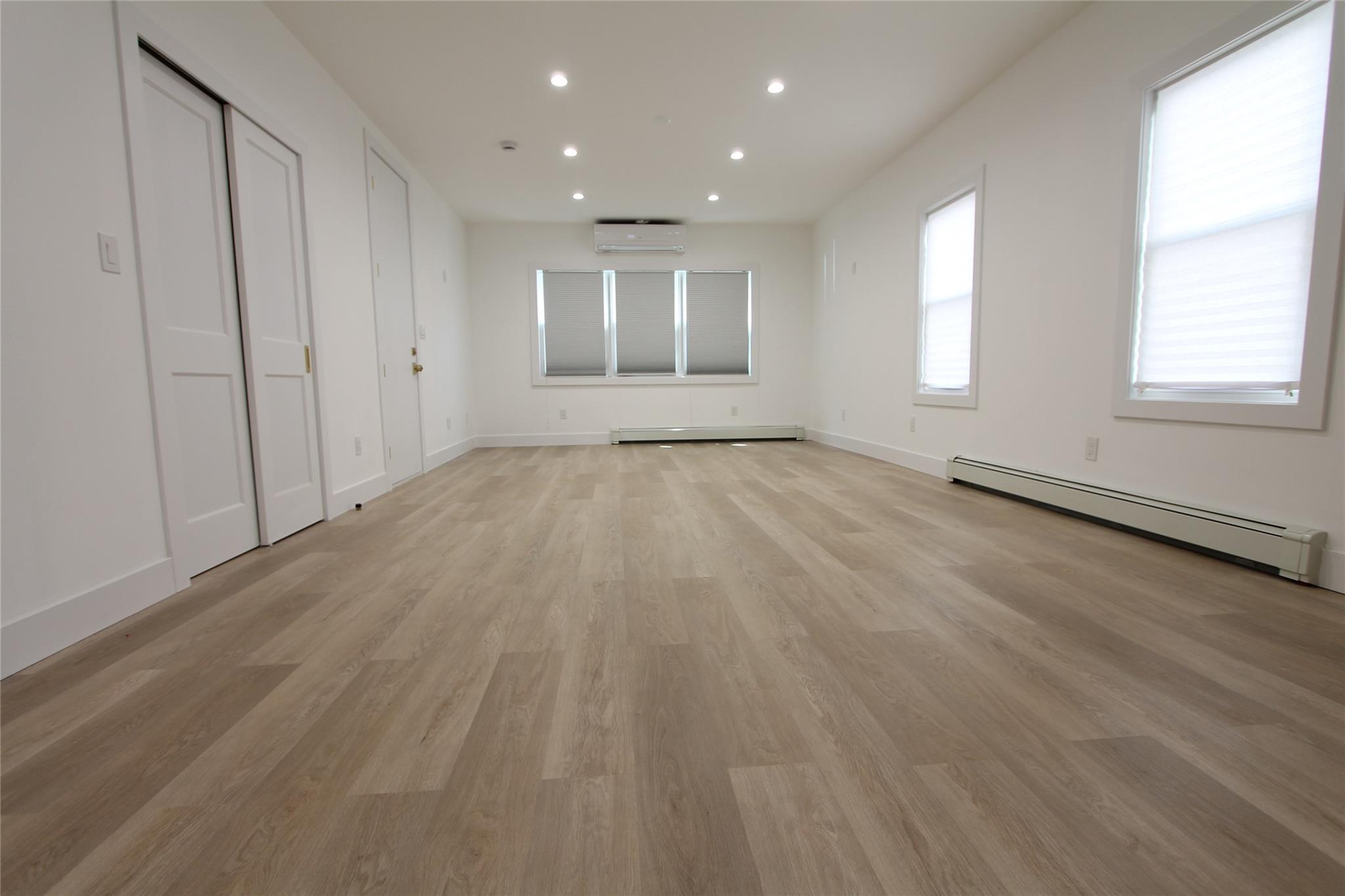 #4 photo, 79-31 69th Avenue, 皇后區 中村 Middle Village , NY 11379