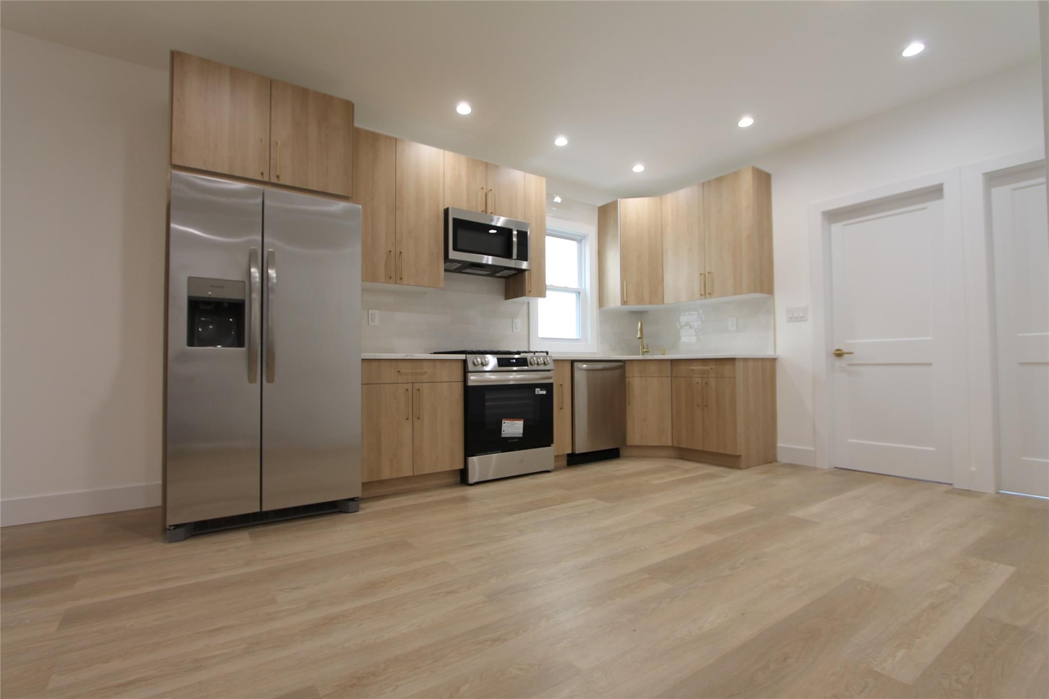 #6 photo, 79-31 69th Avenue, 皇后區 中村 Middle Village , NY 11379