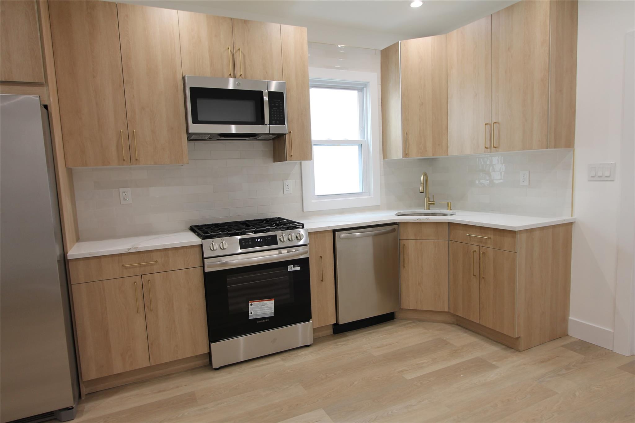 #7 photo, 79-31 69th Avenue, 皇后區 中村 Middle Village , NY 11379