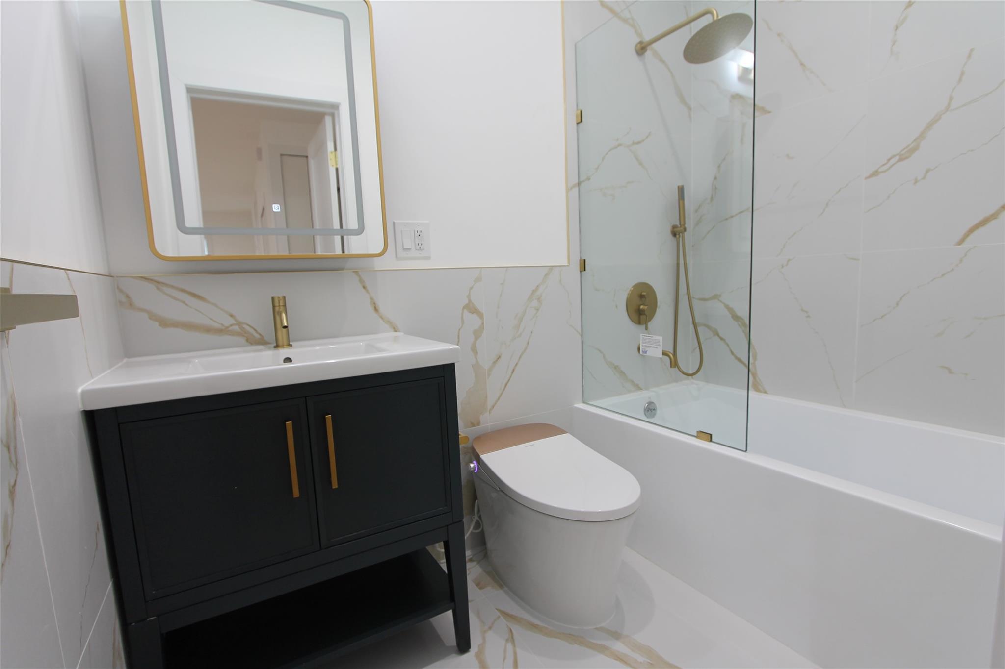 #9 photo, 79-31 69th Avenue, 皇后區 中村 Middle Village , NY 11379