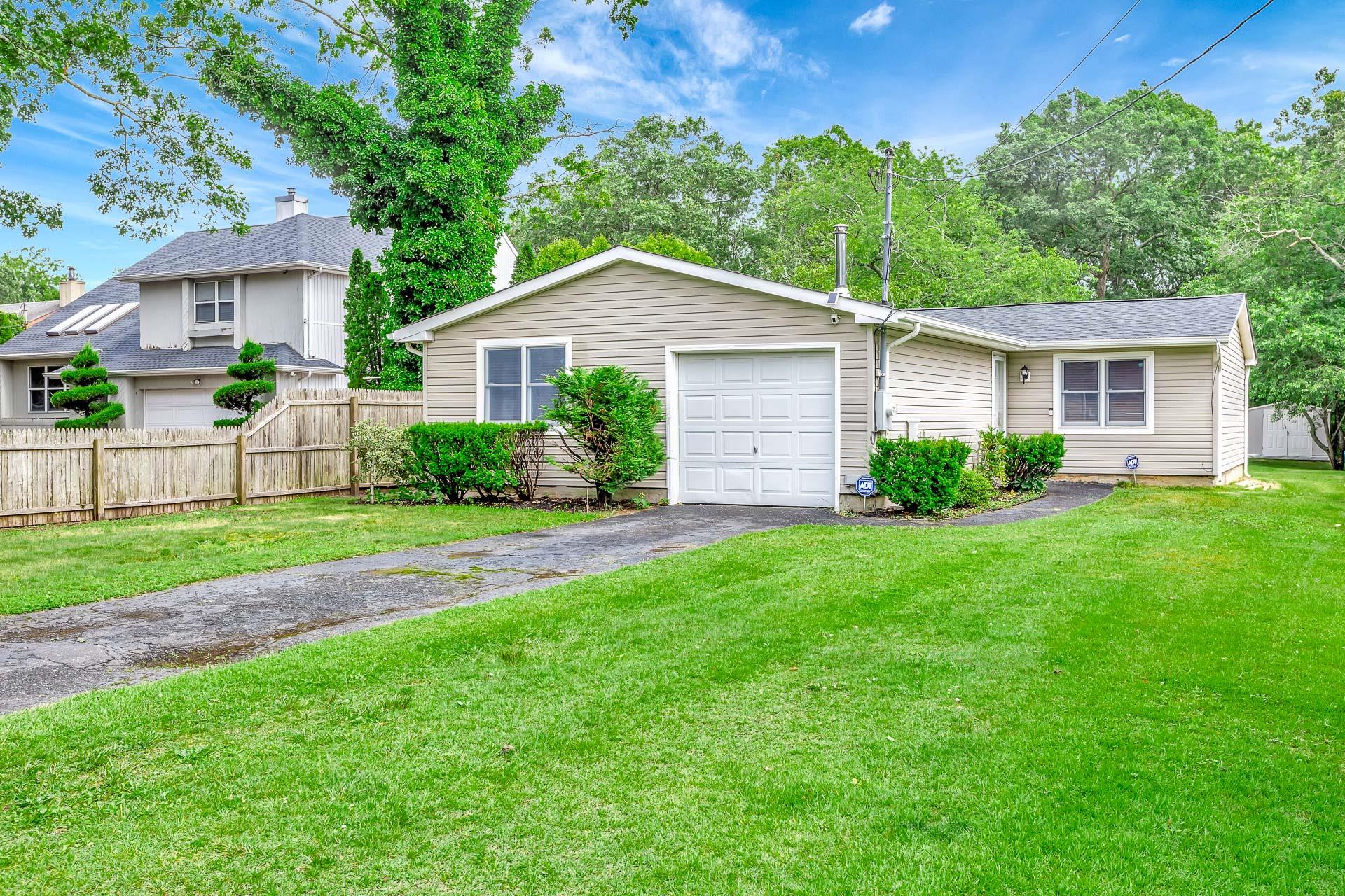 #2 photo, 137 Riverside Avenue, サフォーク郡 Mastic Beach , NY 11951