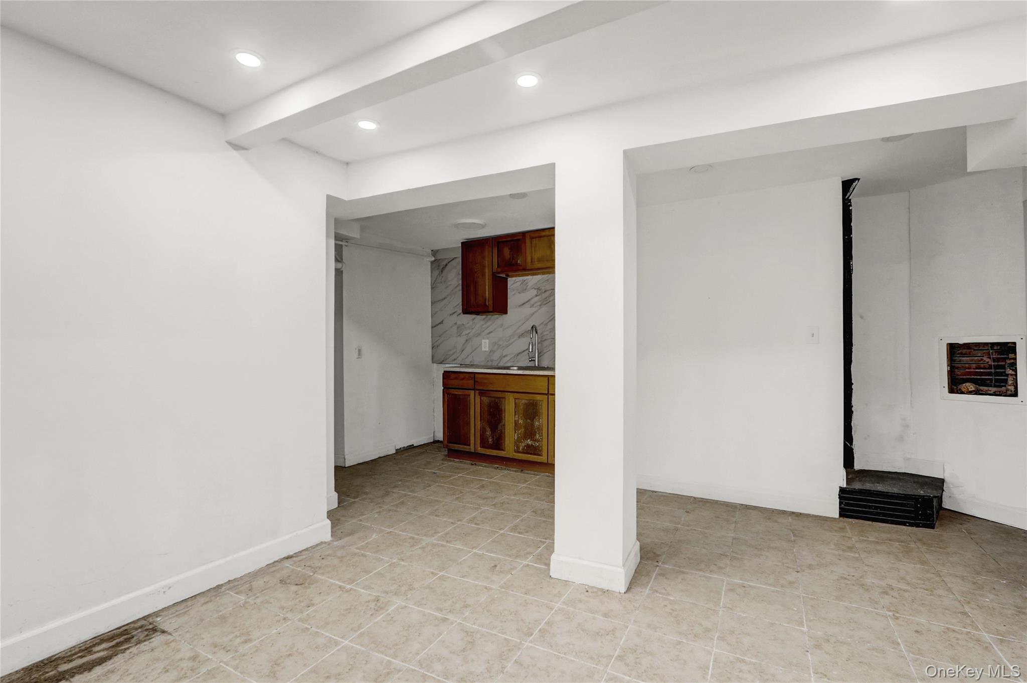 #17 photo, 58 Laurel Avenue, جزيرة ستاتن Staten Island , NY 10304