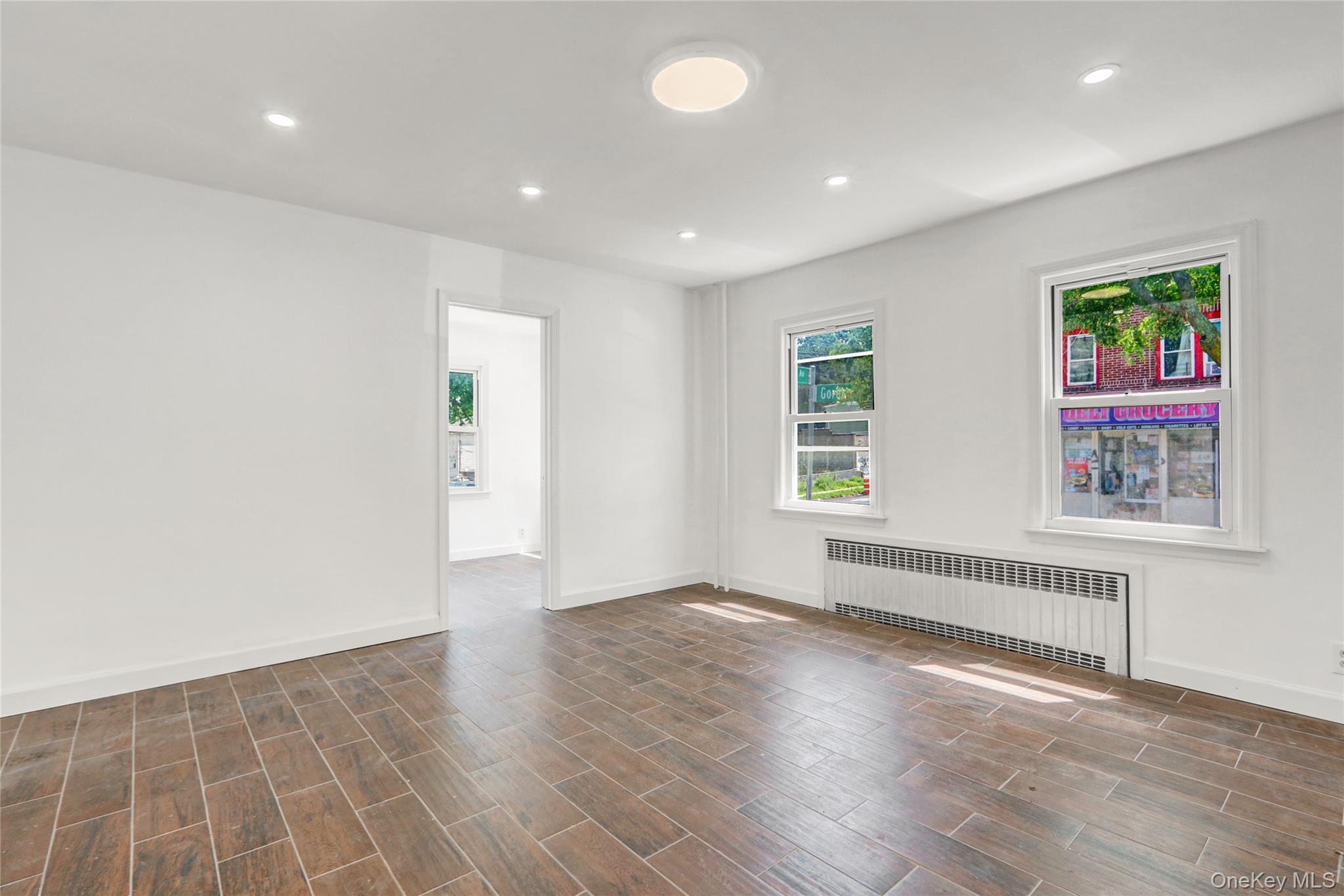 #3 photo, 58 Laurel Avenue, جزيرة ستاتن Staten Island , NY 10304