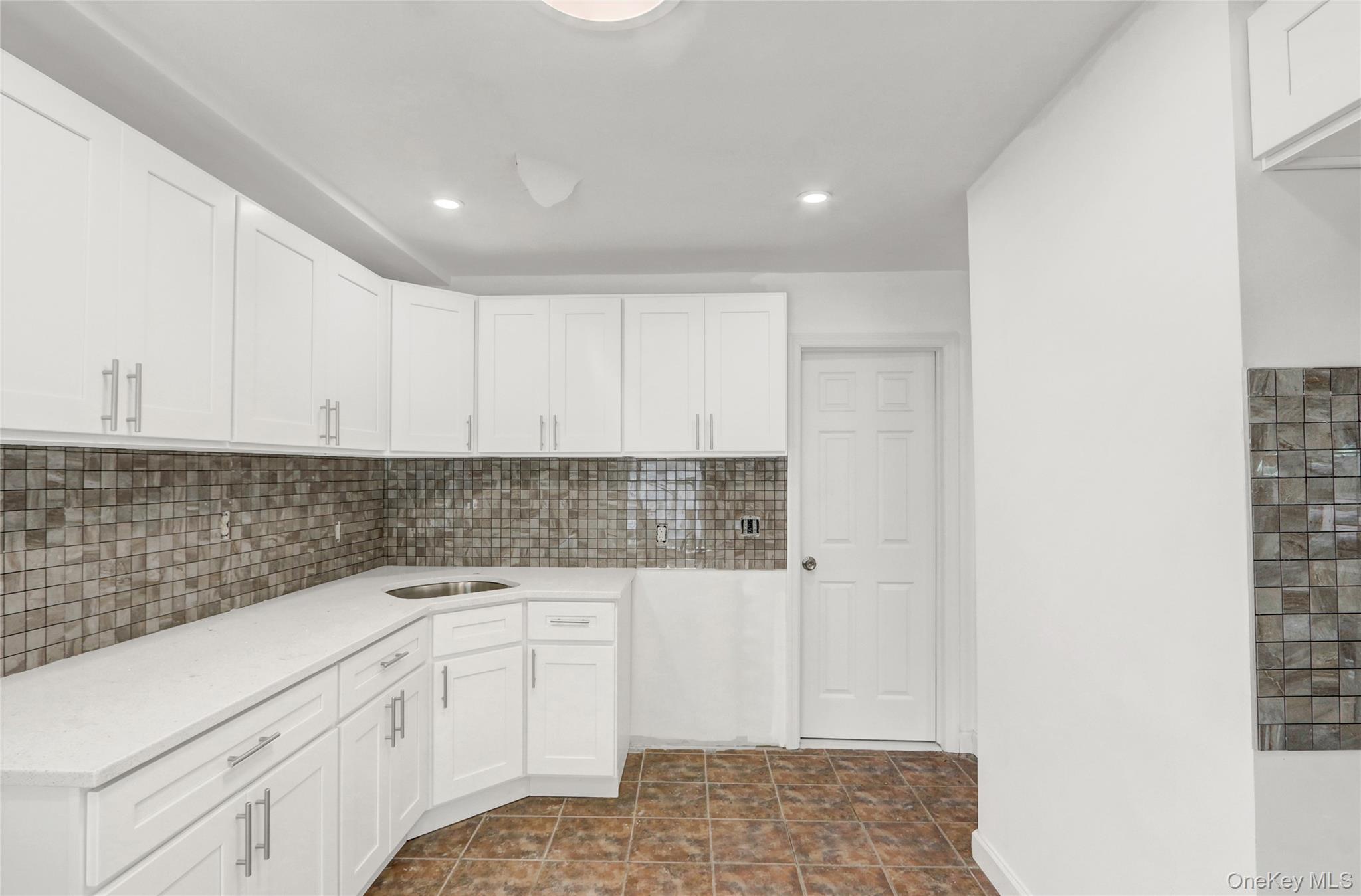 #7 photo, 58 Laurel Avenue, جزيرة ستاتن Staten Island , NY 10304