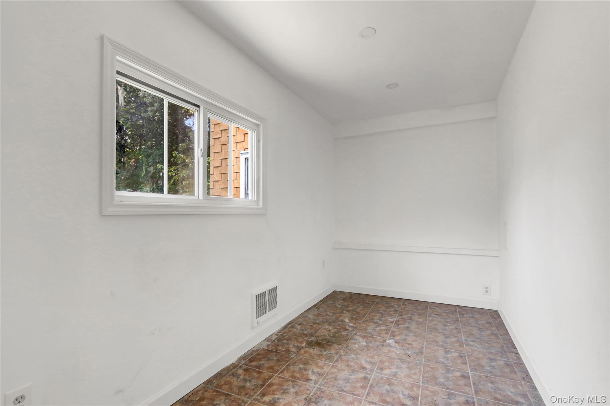 #8 photo, 58 Laurel Avenue, جزيرة ستاتن Staten Island , NY 10304