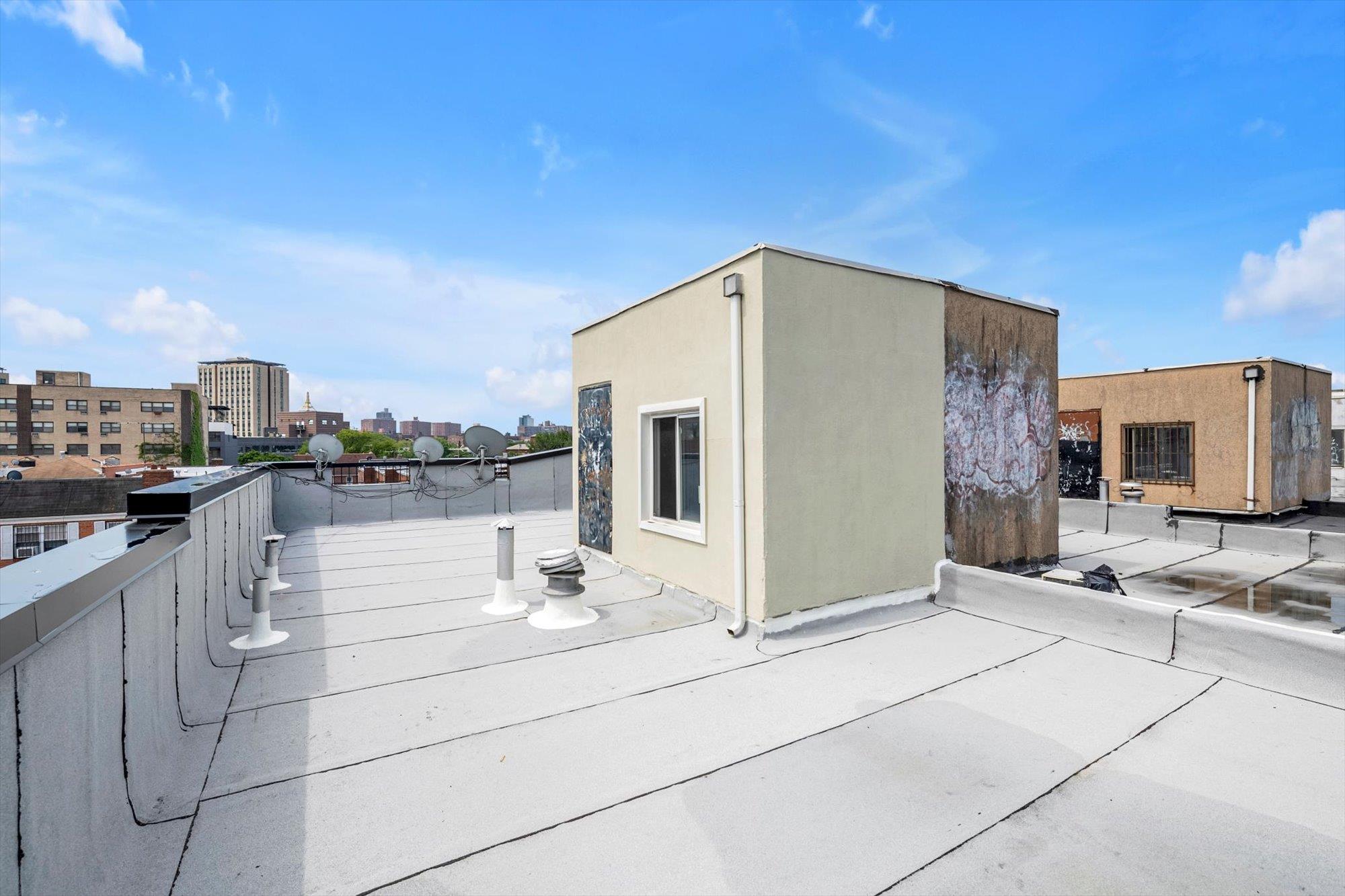 #9 photo, 58-07 Van Cleef Street, クイーンズ区 Corona , NY 11368