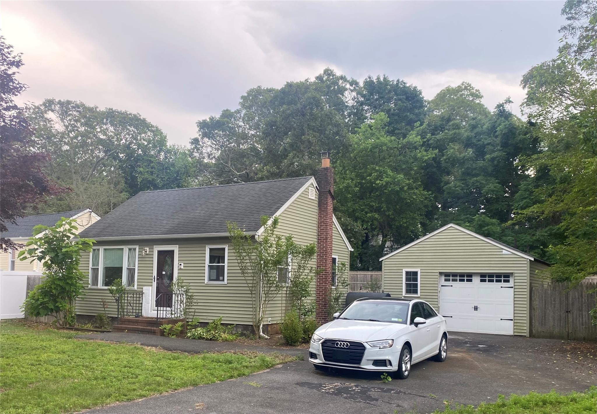 #1 photo, 34 Ormond Avenue, سوفولك Selden , NY 11784