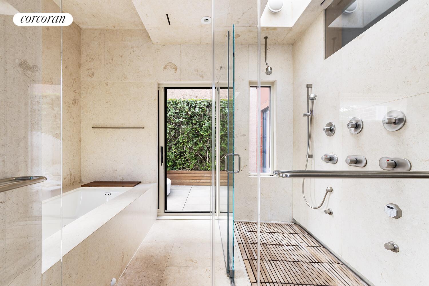 #16 photo, New York City, マンハッタン West Village , NY 10014