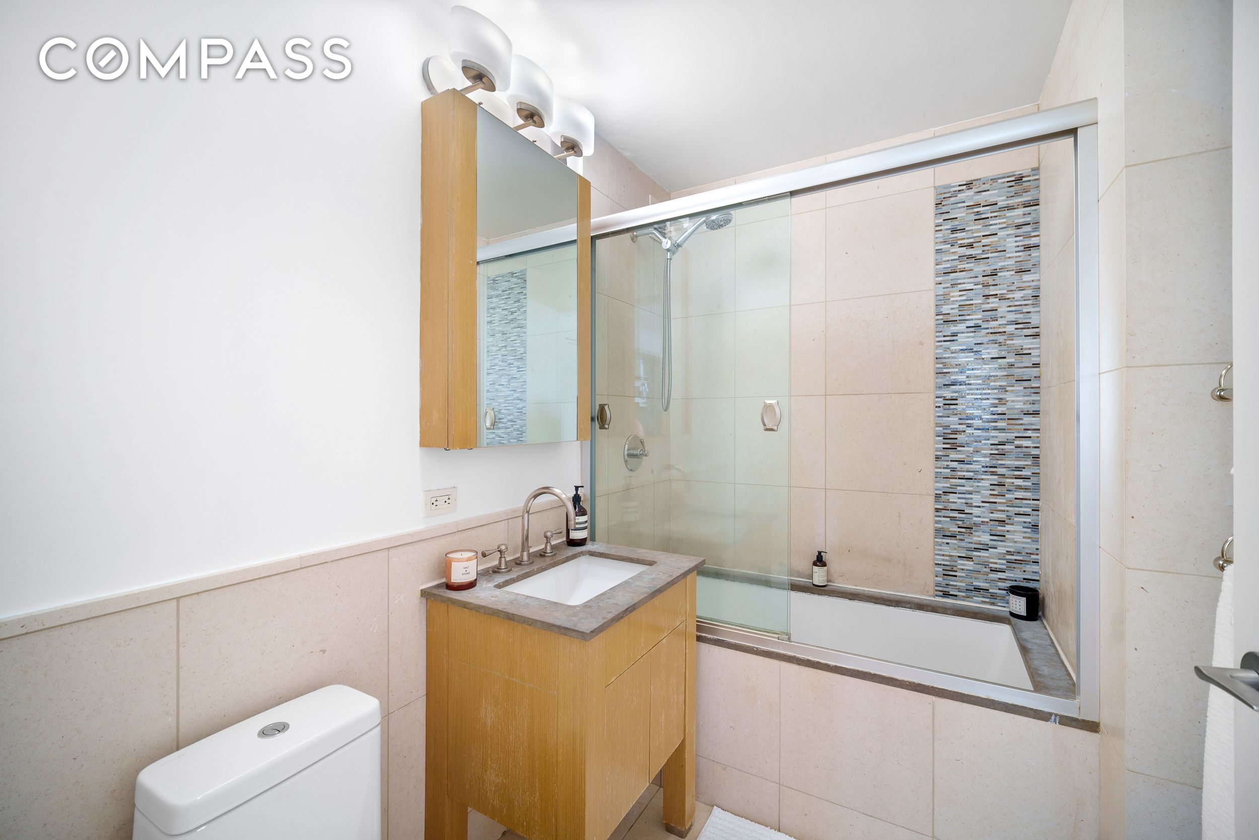 #10 photo, 350 W 42nd Street, マンハッタン Hell's Kitchen , NY 10036