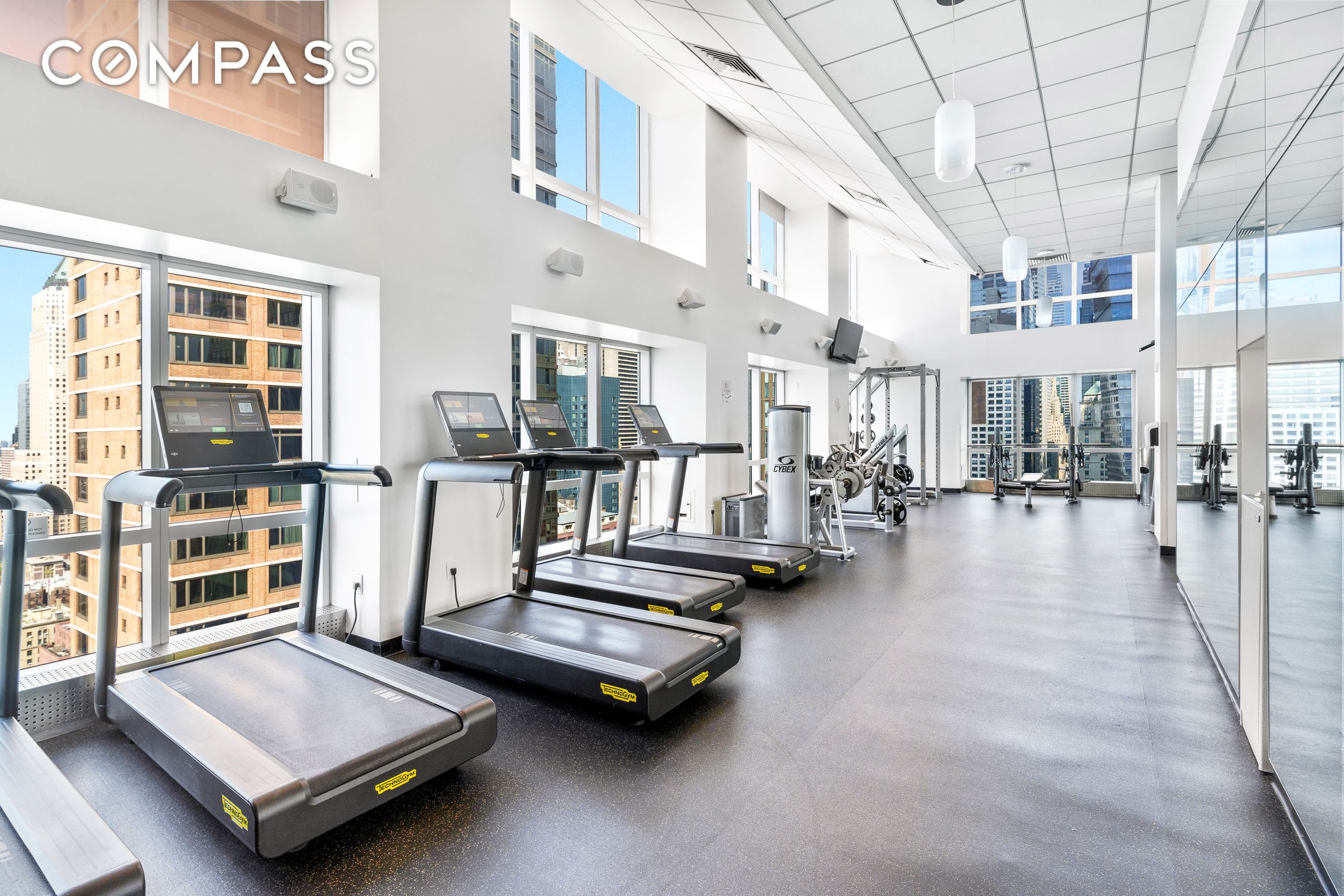 #12 photo, 350 W 42nd Street, マンハッタン Hell's Kitchen , NY 10036