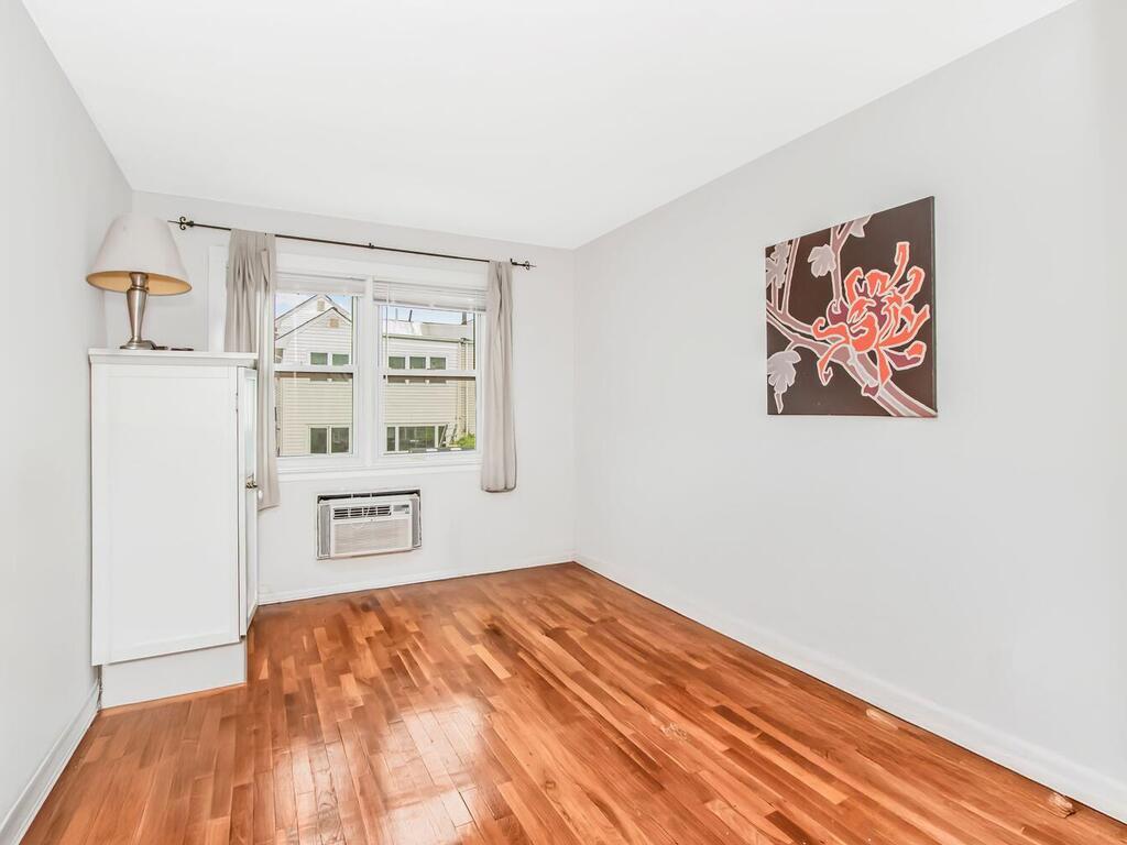 #11 photo, 240-21 68th Avenue, クイーンズ区 Douglaston , NY 11362