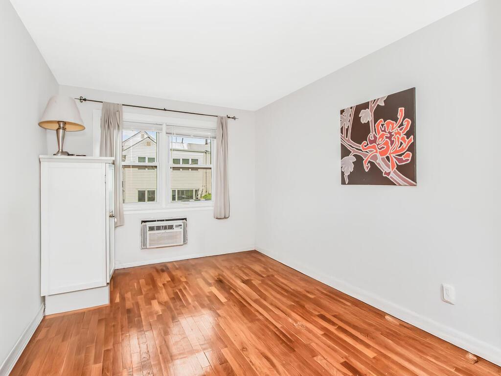 #12 photo, 240-21 68th Avenue, クイーンズ区 Douglaston , NY 11362