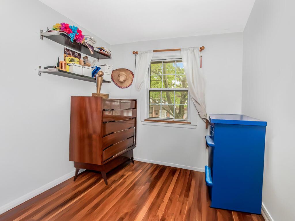 #13 photo, 240-21 68th Avenue, クイーンズ区 Douglaston , NY 11362