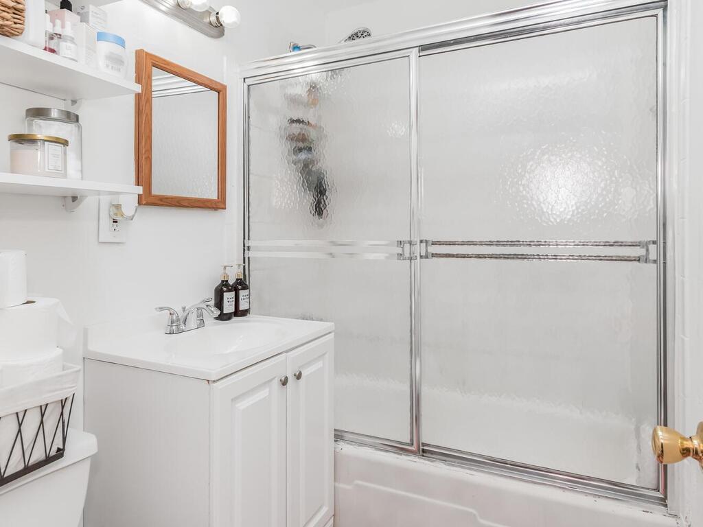 #17 photo, 240-21 68th Avenue, クイーンズ区 Douglaston , NY 11362