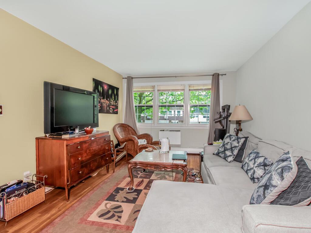 #4 photo, 240-21 68th Avenue, クイーンズ区 Douglaston , NY 11362