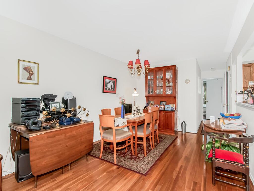 #5 photo, 240-21 68th Avenue, クイーンズ区 Douglaston , NY 11362