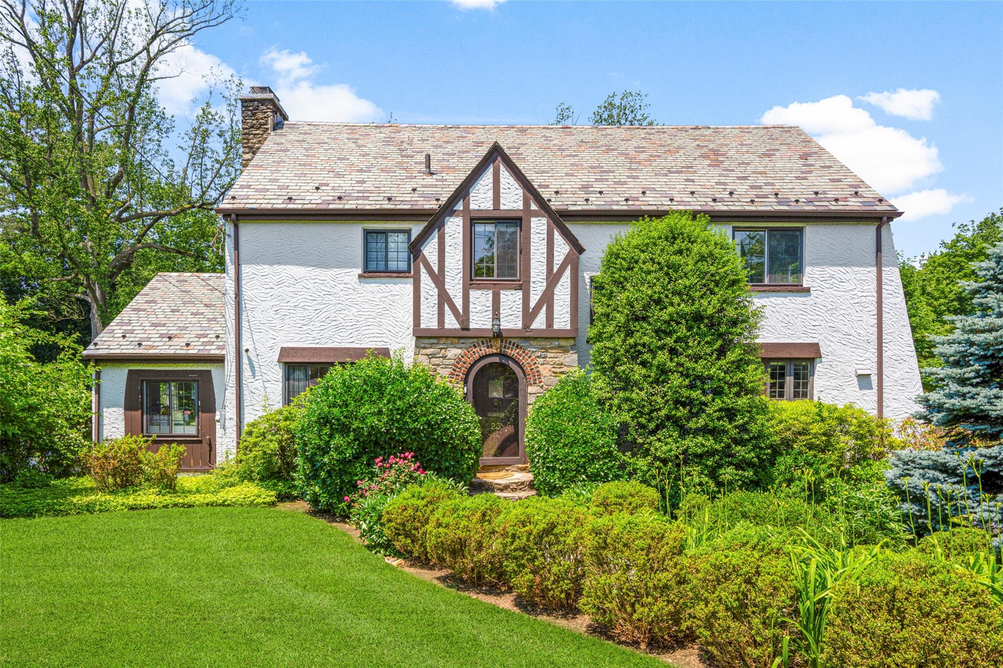 #1 photo, 23 Montrose Road, Scarsdale , NY 10583