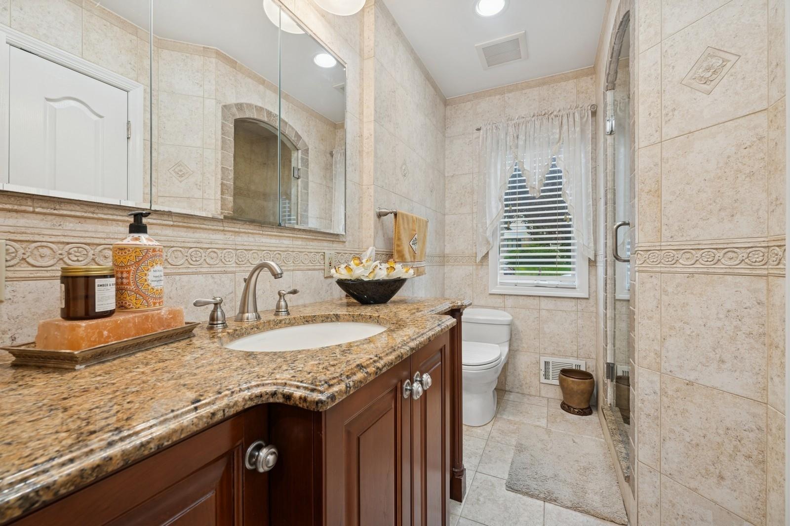 #15 photo, 64-58 215th St, クイーンズ区 Bayside , NY 11364