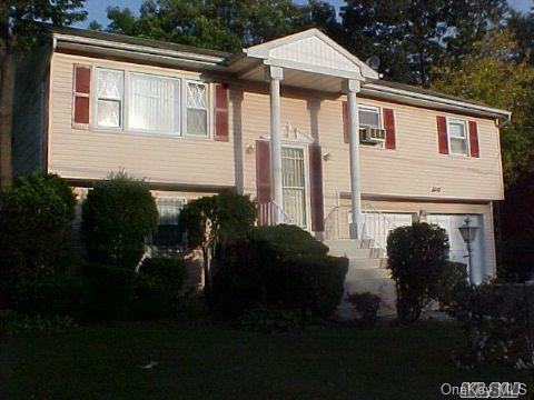 #1 photo, 60 Dietz Street, 東長島 Central Islip , NY 11722