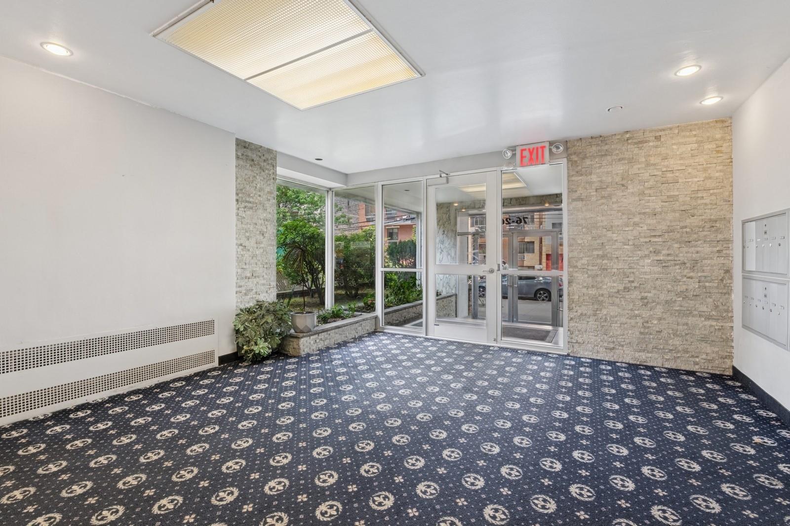 #10 photo, 76-26 113th Street, クイーンズ区 Forest Hills , NY 11375