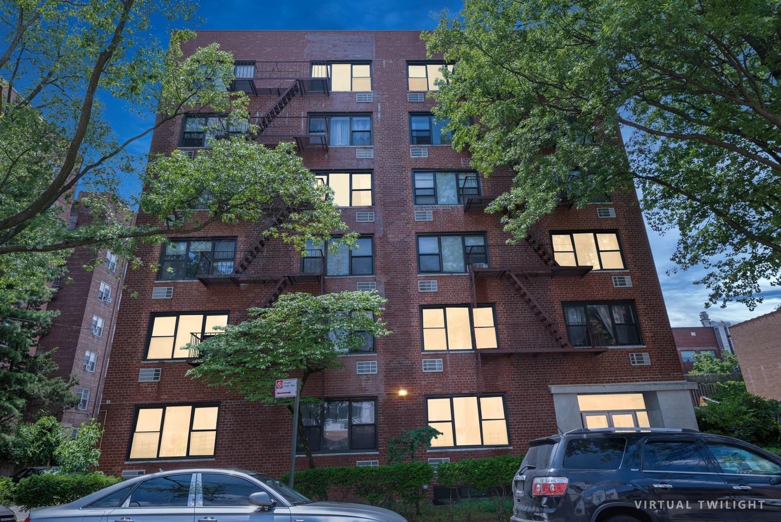 #16 photo, 76-26 113th Street, クイーンズ区 Forest Hills , NY 11375