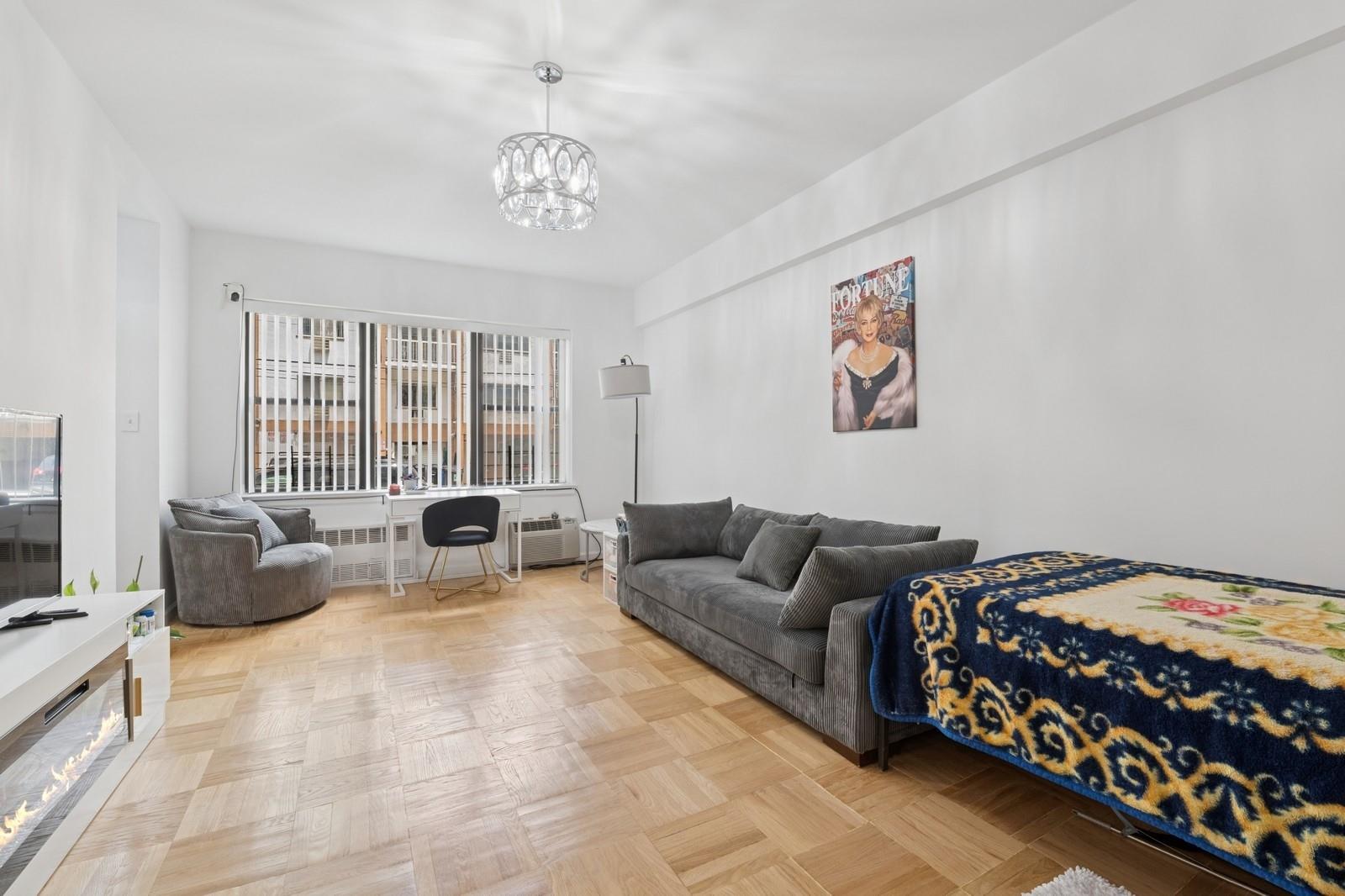 #3 photo, 76-26 113th Street, クイーンズ区 Forest Hills , NY 11375